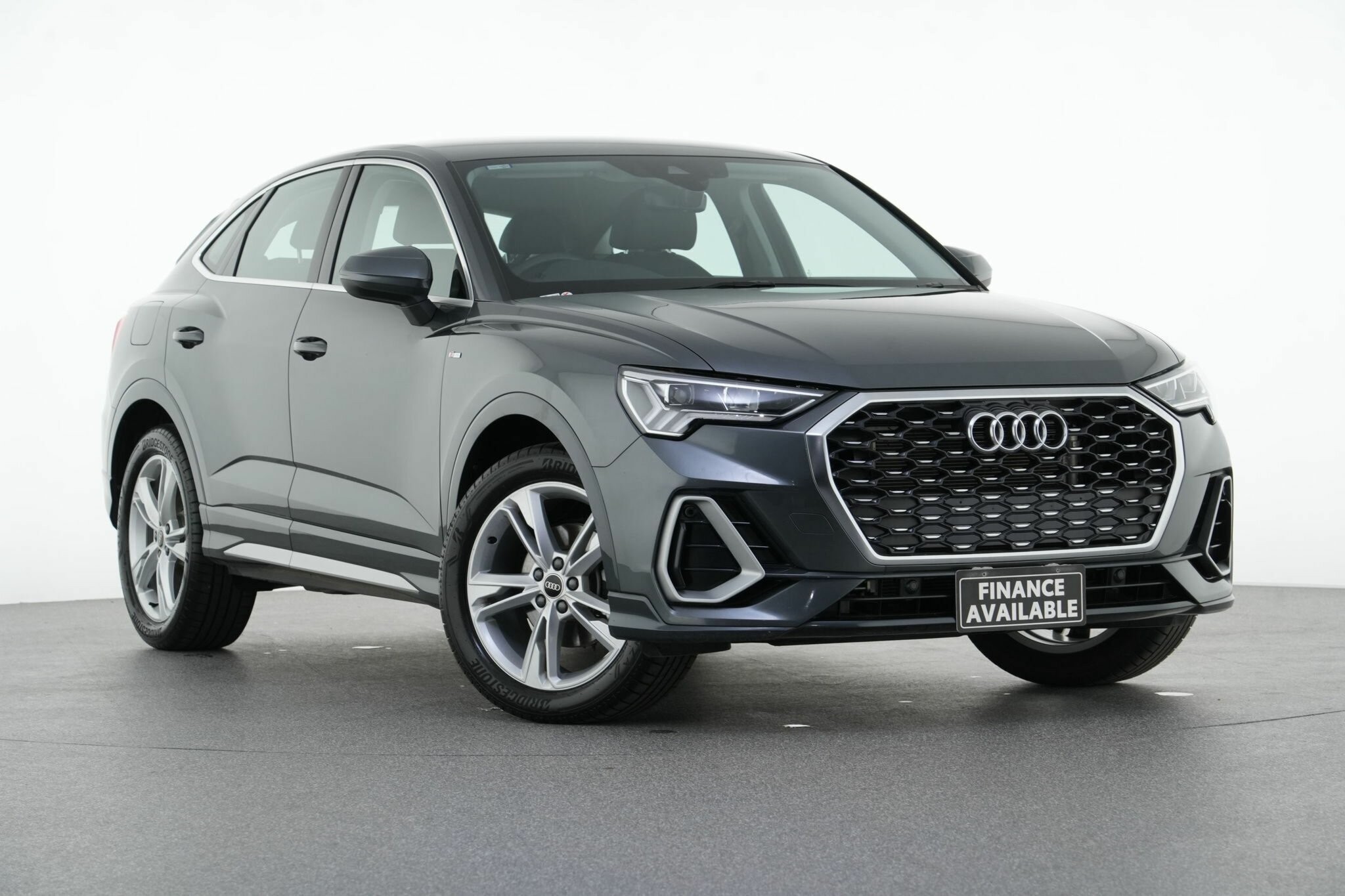Audi Q3 image 1