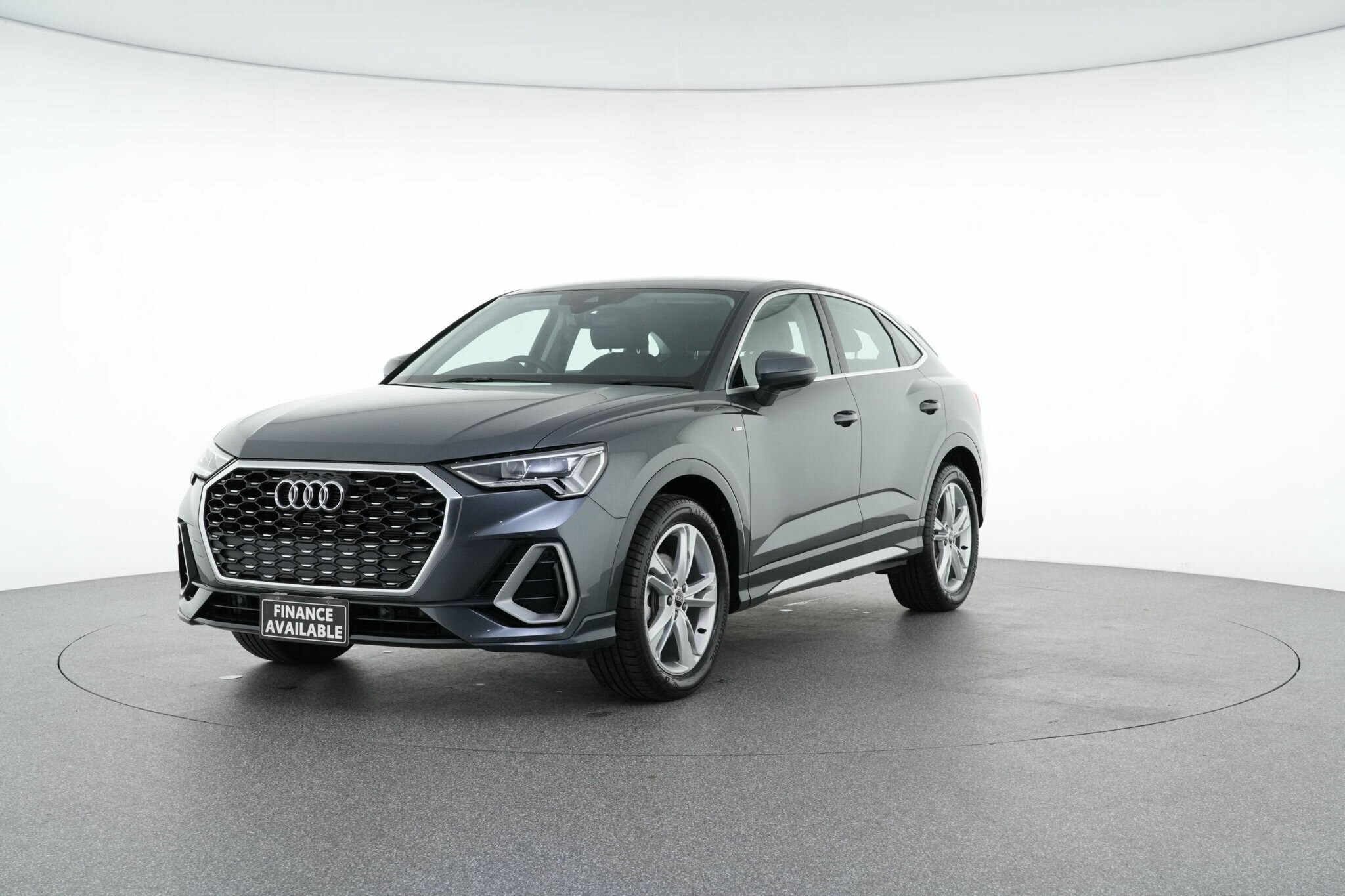 Audi Q3 image 4