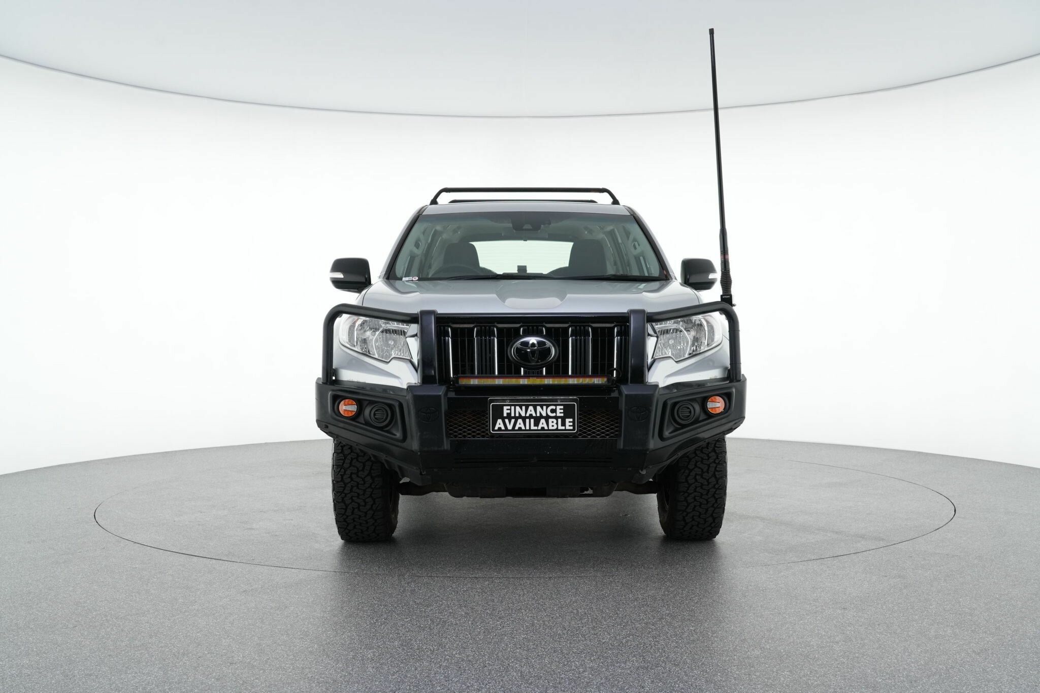 Toyota Landcruiser Prado image 3