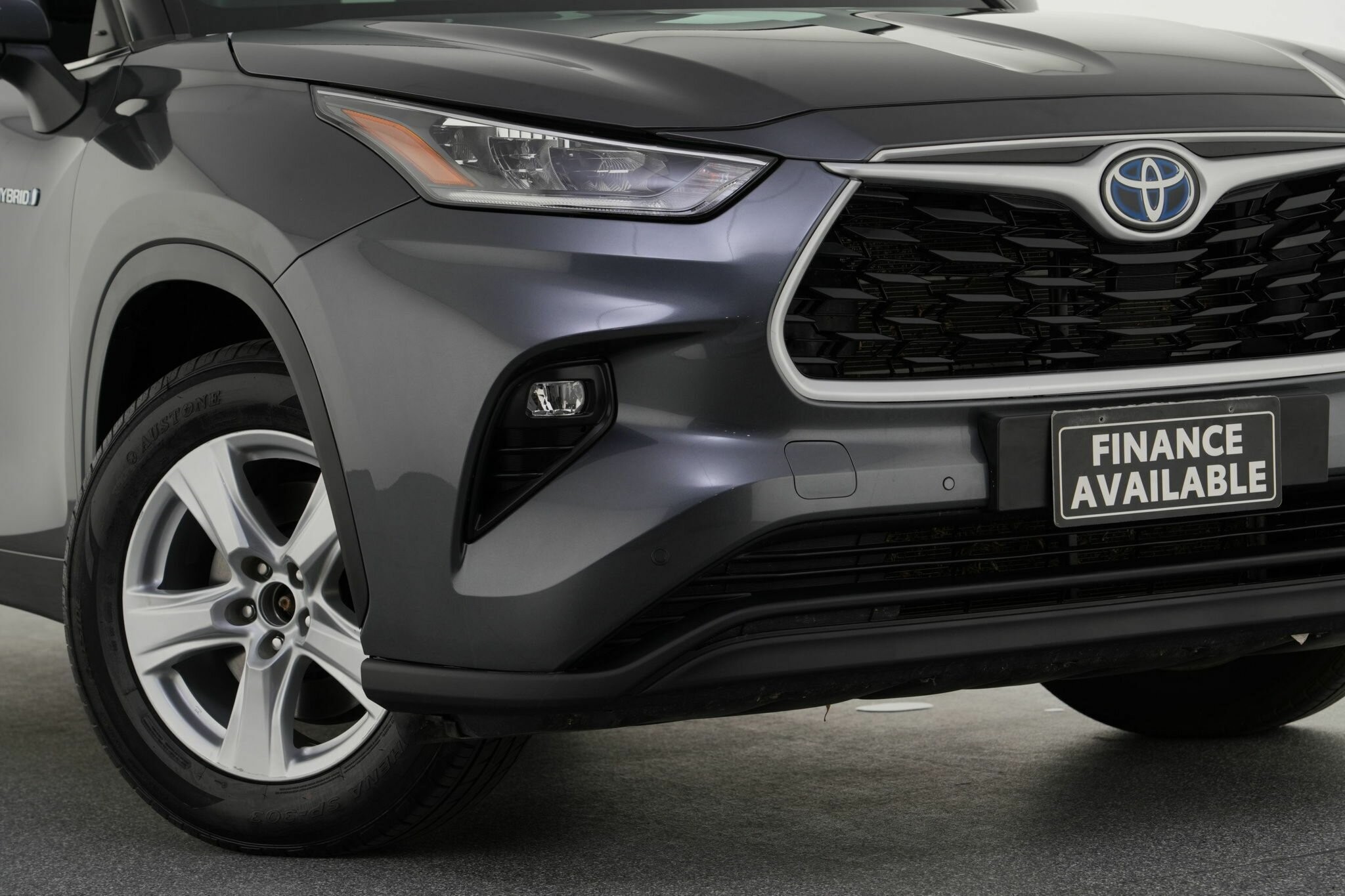 Toyota Kluger image 2