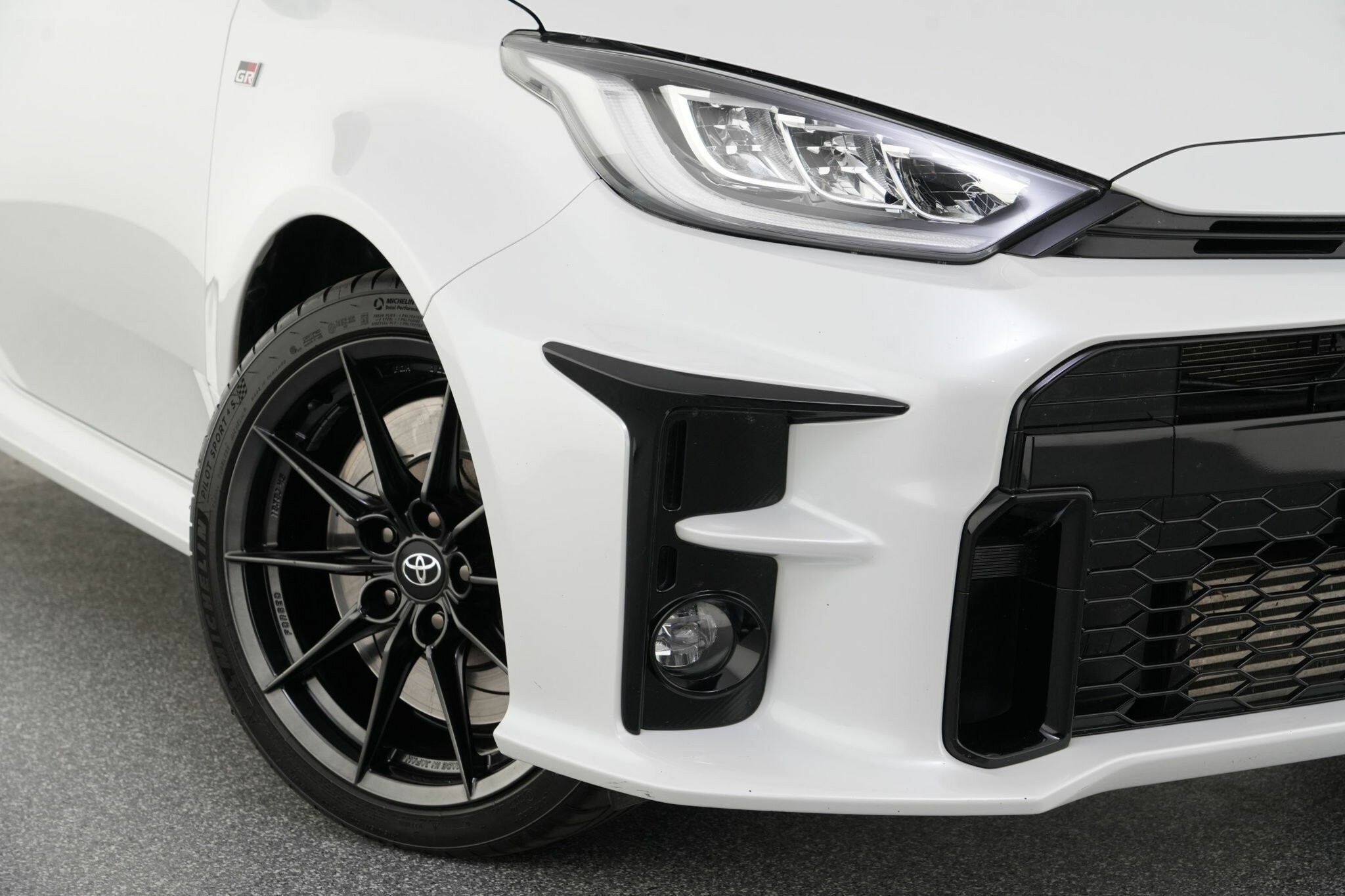 Toyota Yaris image 2