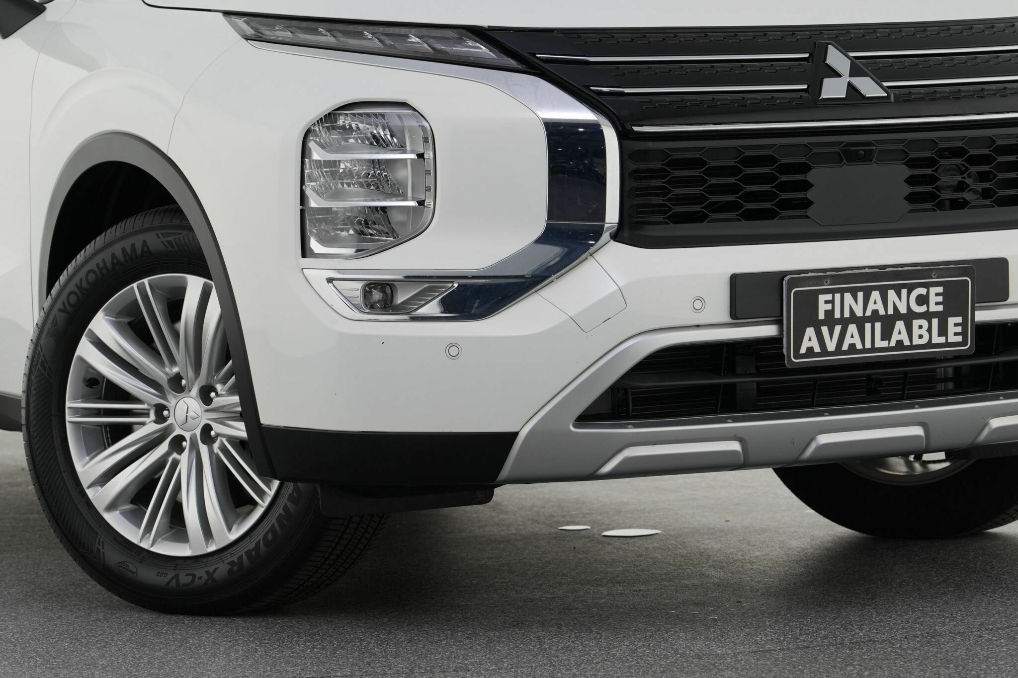 Mitsubishi Outlander image 2