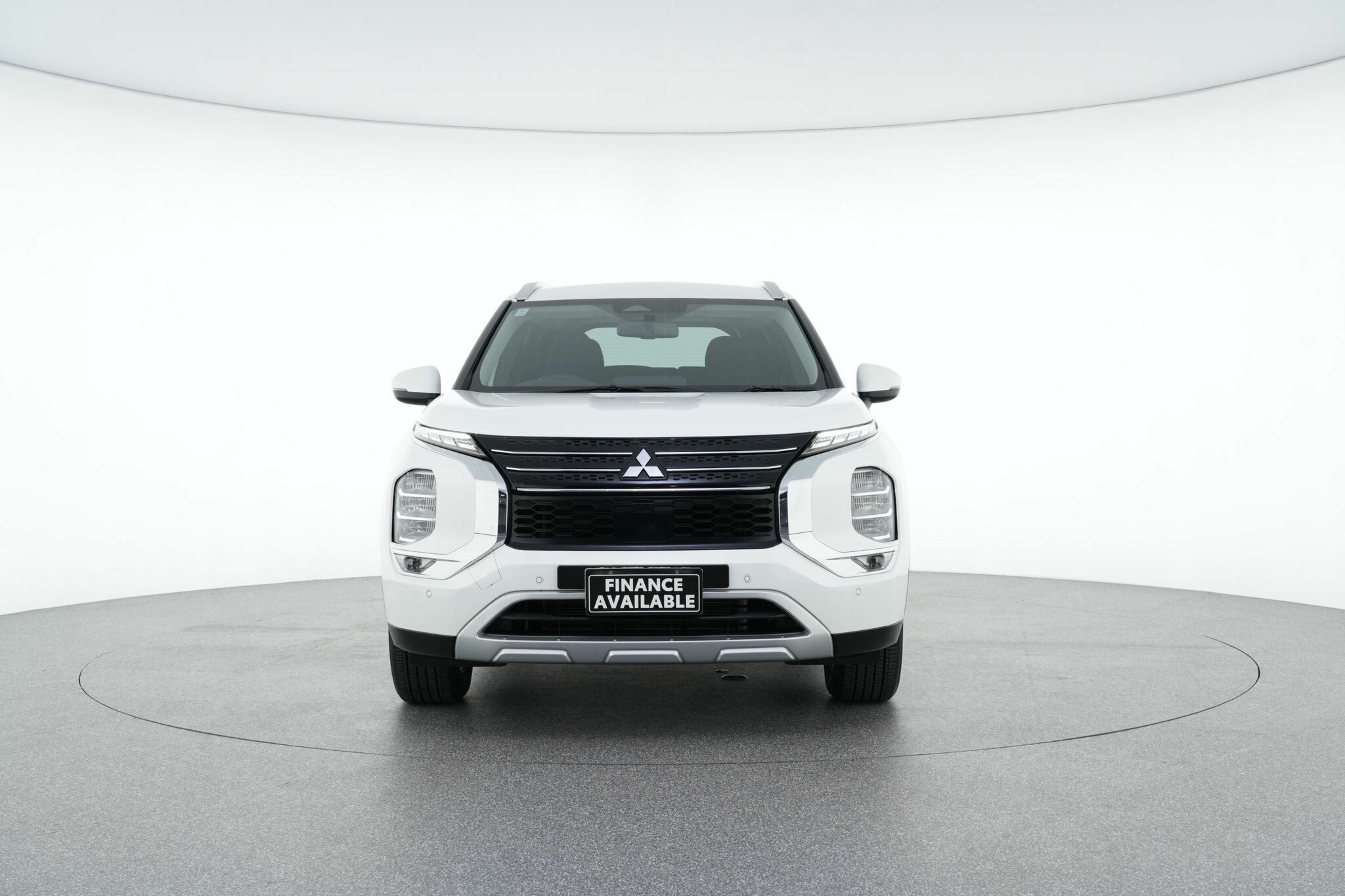 Mitsubishi Outlander image 3