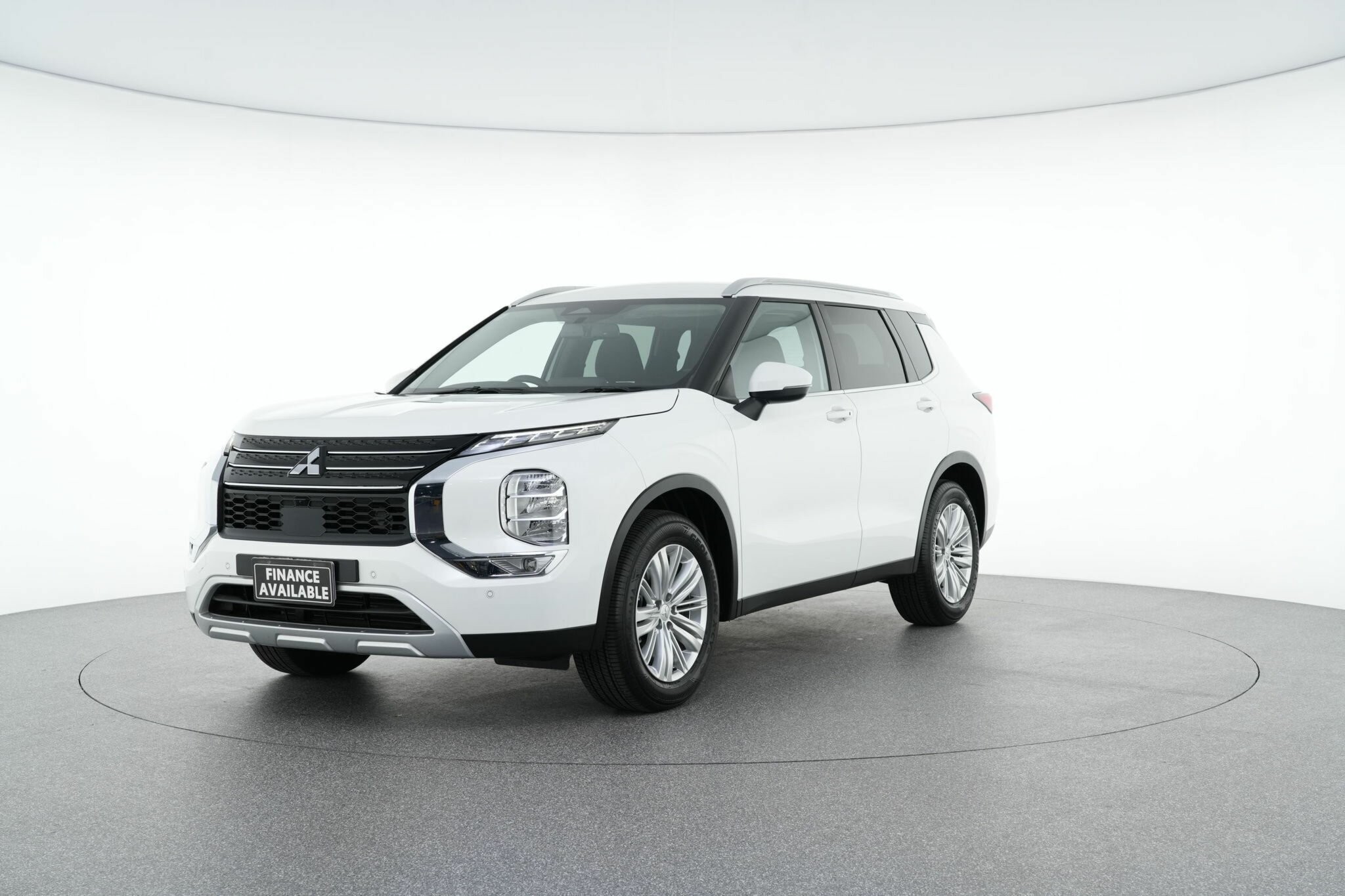 Mitsubishi Outlander image 4