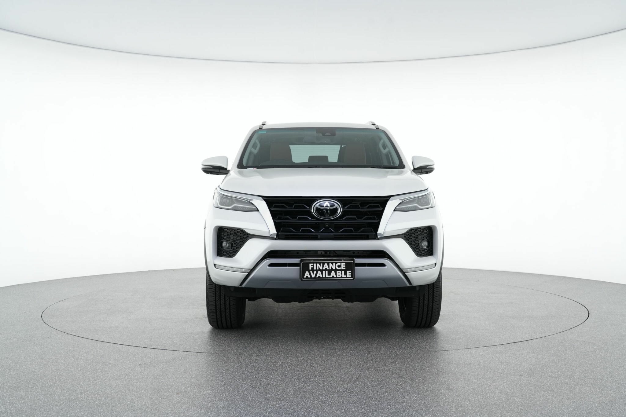 Toyota Fortuner image 3