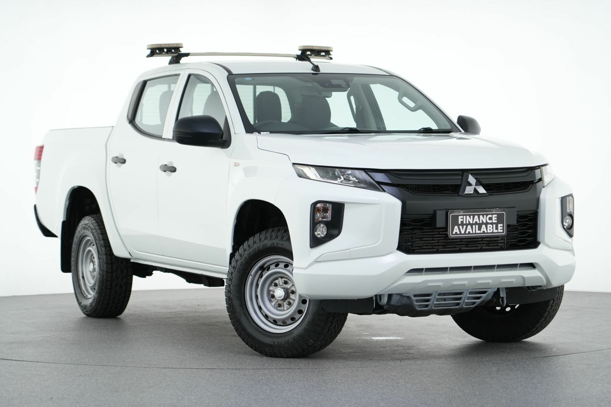 Mitsubishi Triton image 1