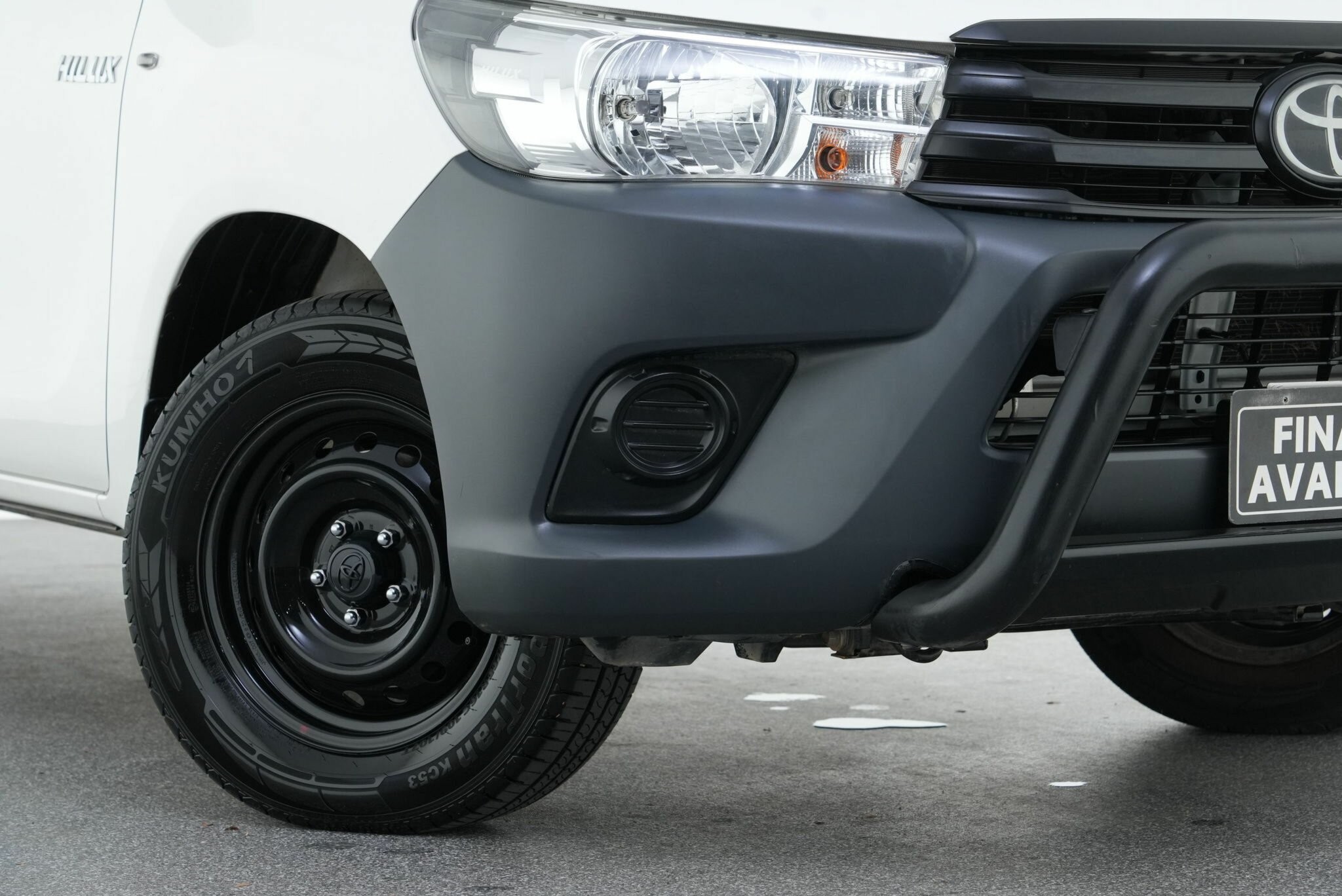 Toyota Hilux image 2