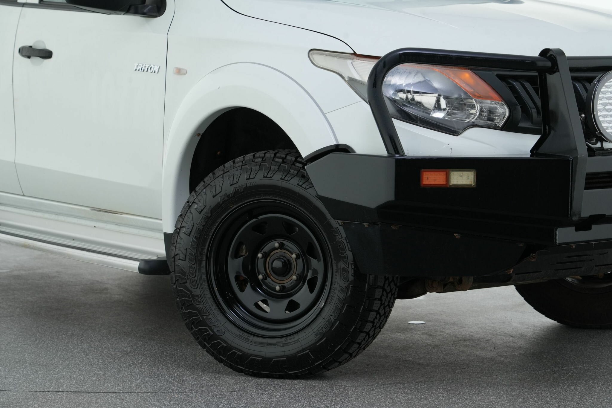 Mitsubishi Triton image 2