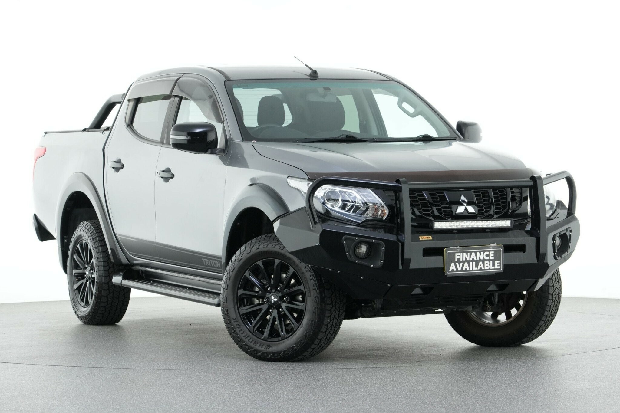 Mitsubishi Triton image 1