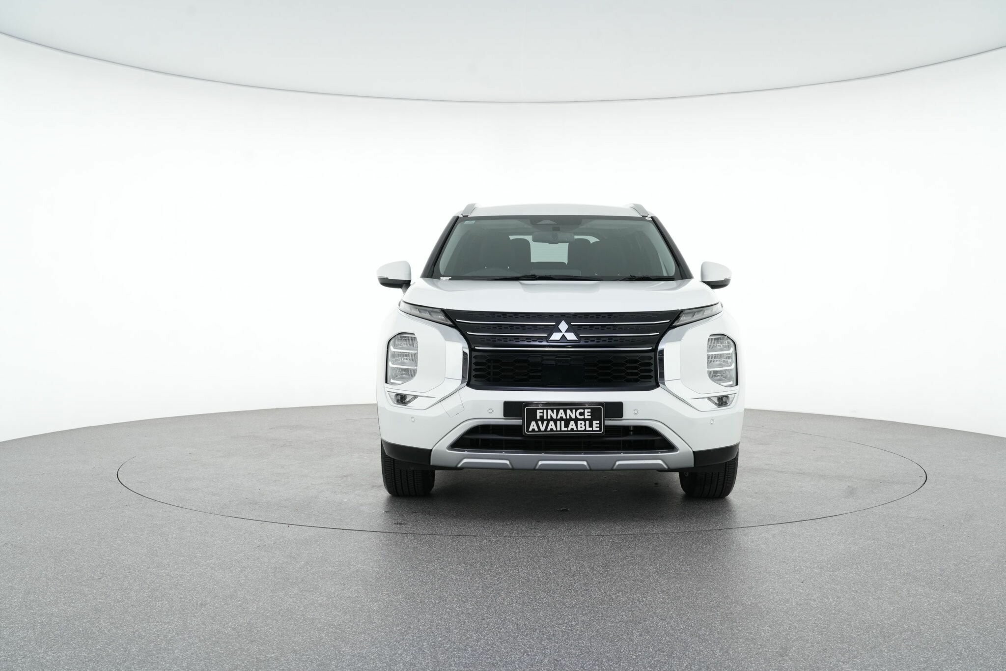 Mitsubishi Outlander image 3