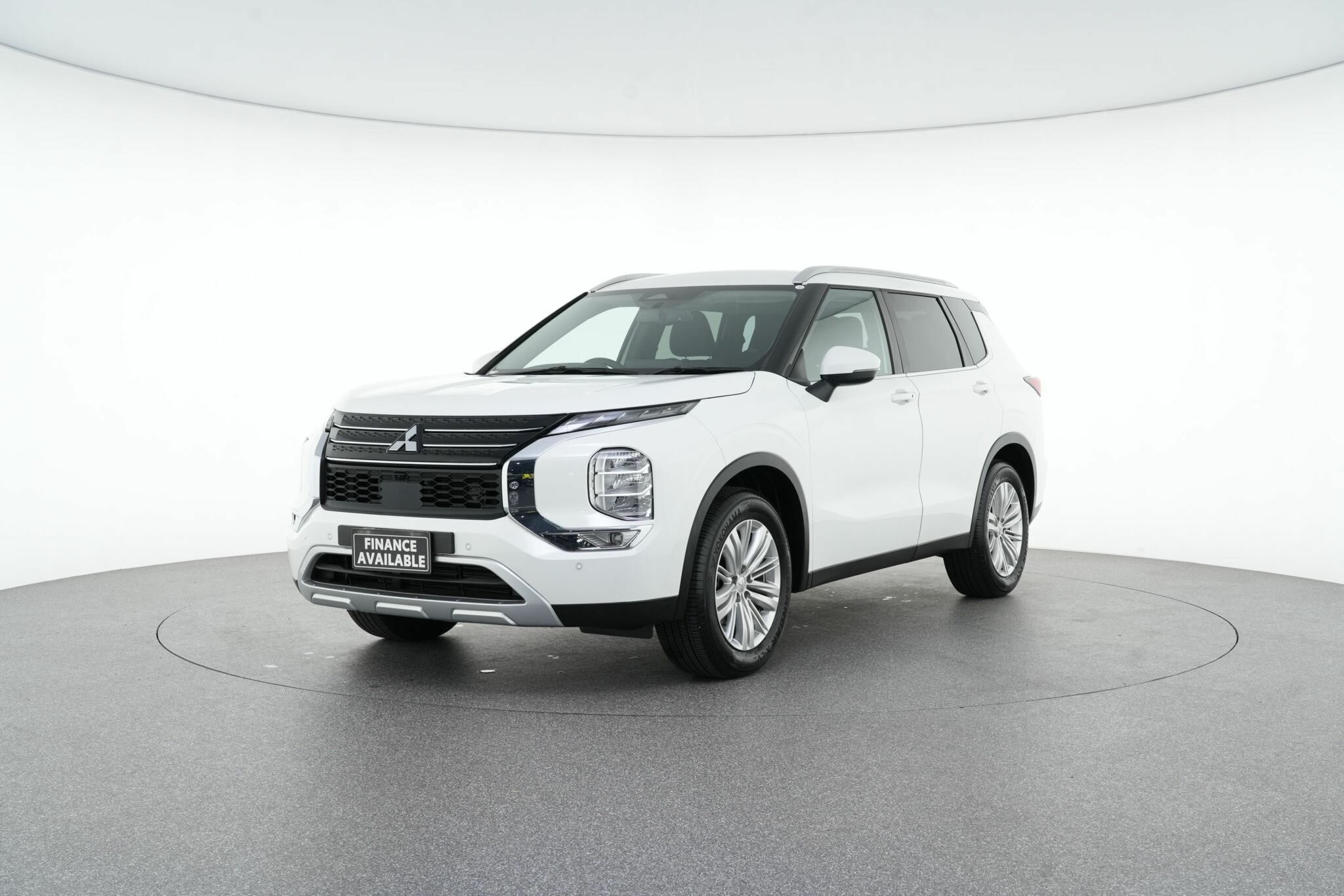 Mitsubishi Outlander image 4