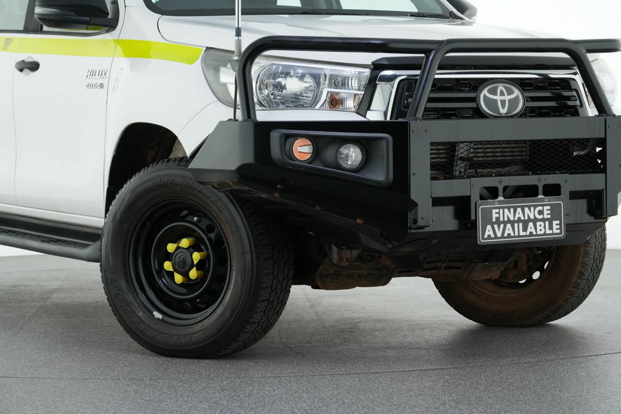 Toyota Hilux image 2