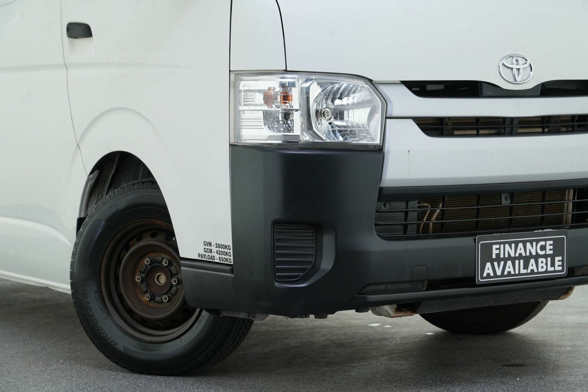 Toyota Hiace image 2