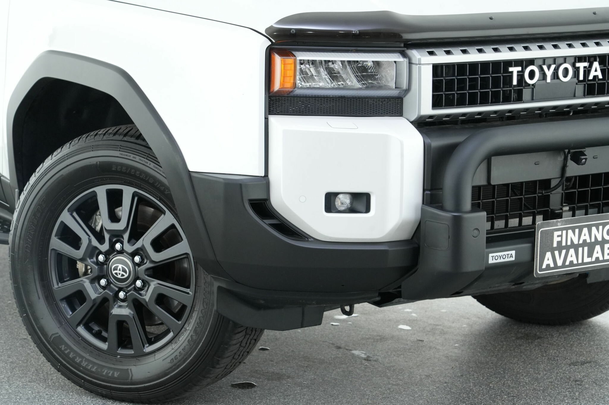 Toyota Landcruiser Prado image 2