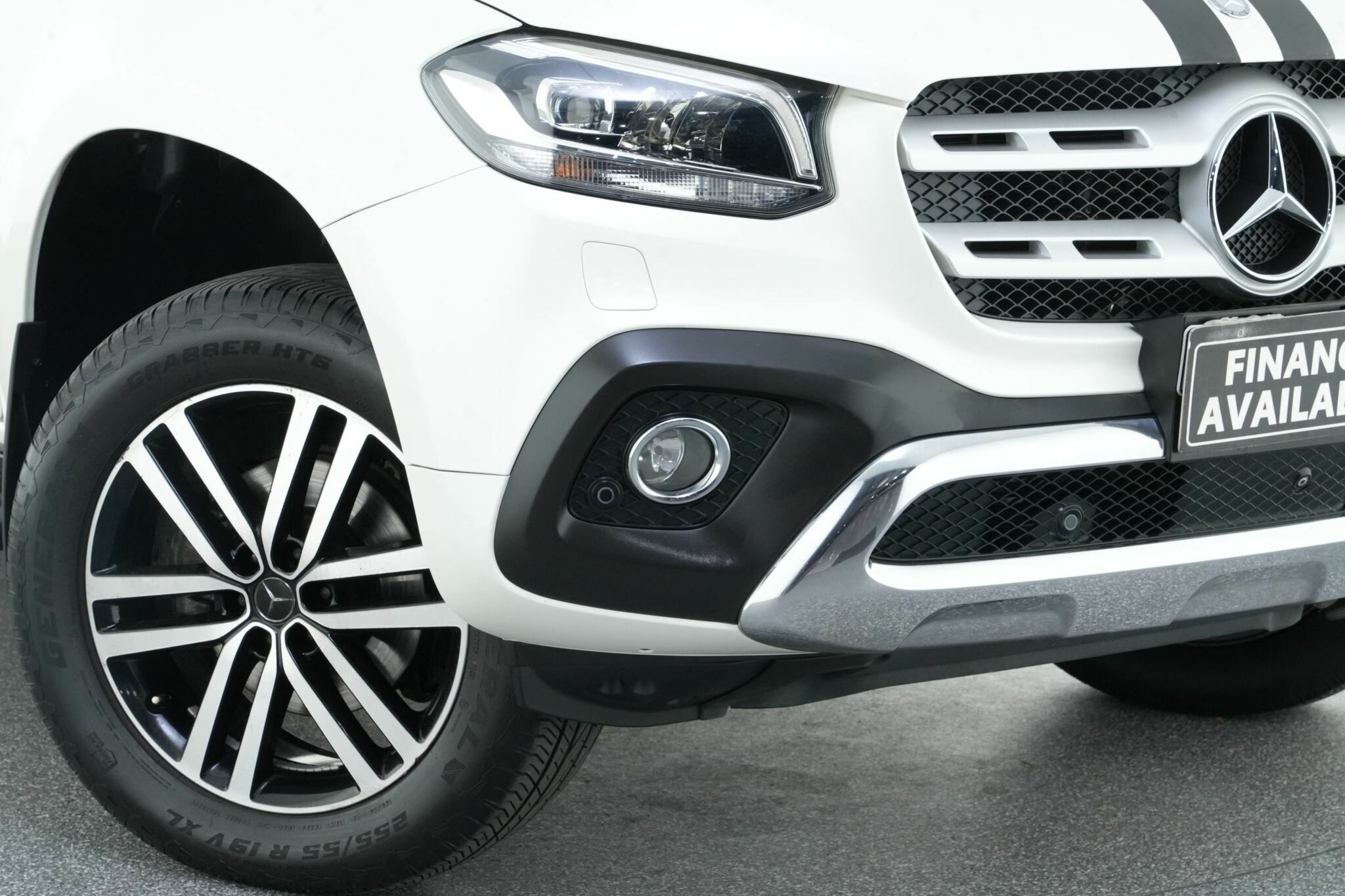 Mercedes Benz X-class image 2