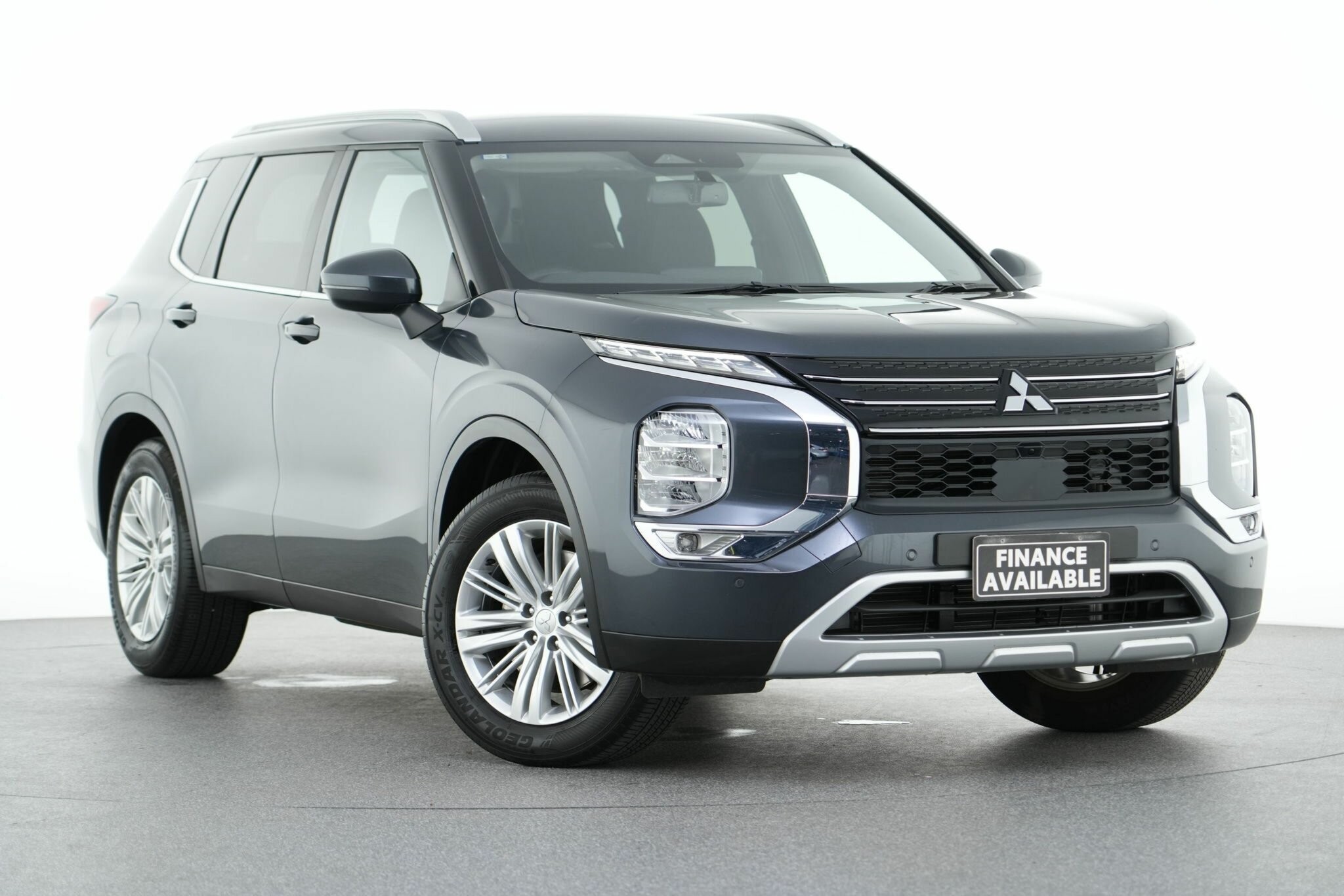 Mitsubishi Outlander image 1