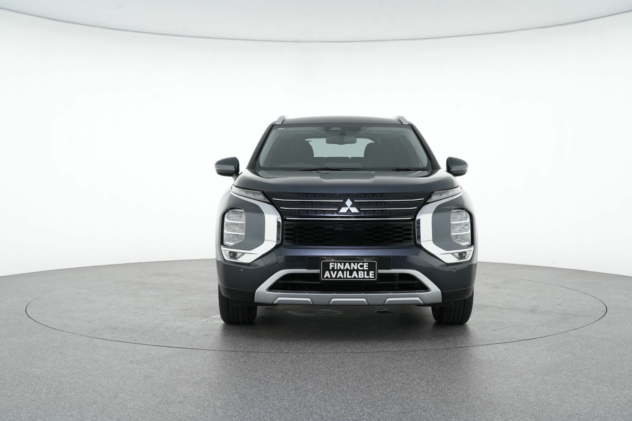 Mitsubishi Outlander image 3