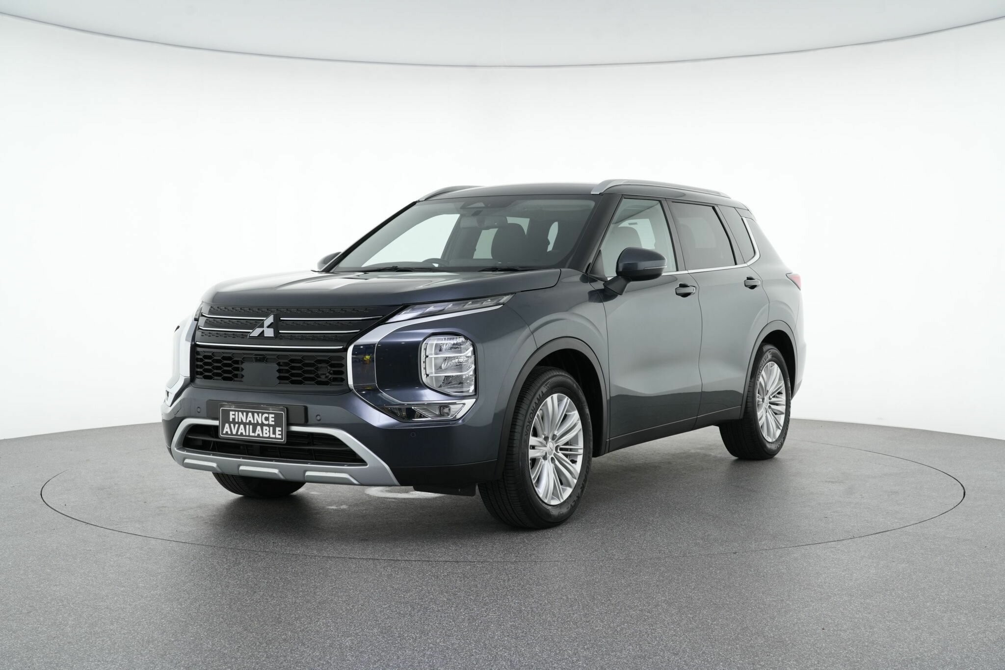 Mitsubishi Outlander image 4