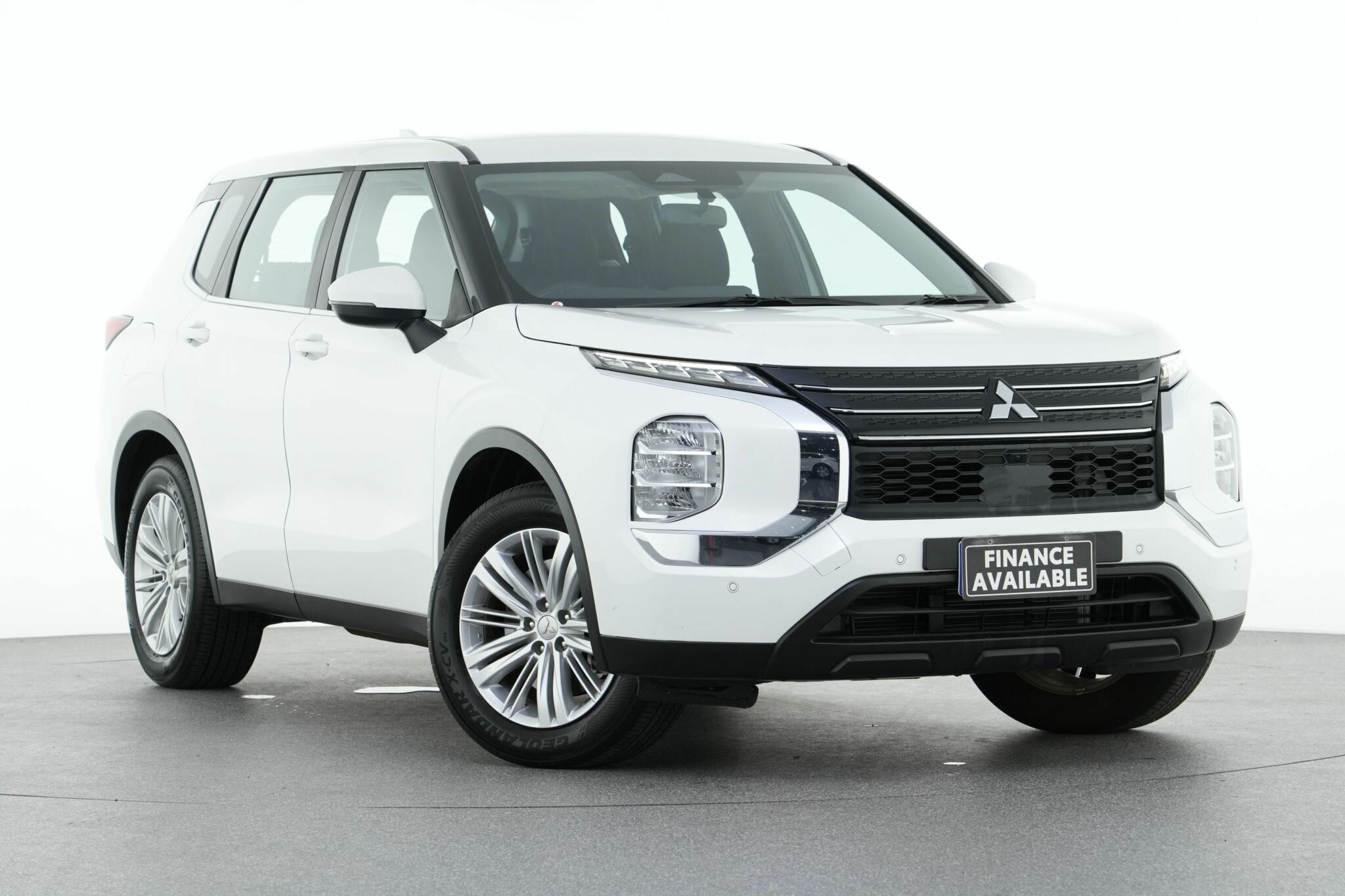 Mitsubishi Outlander image 1