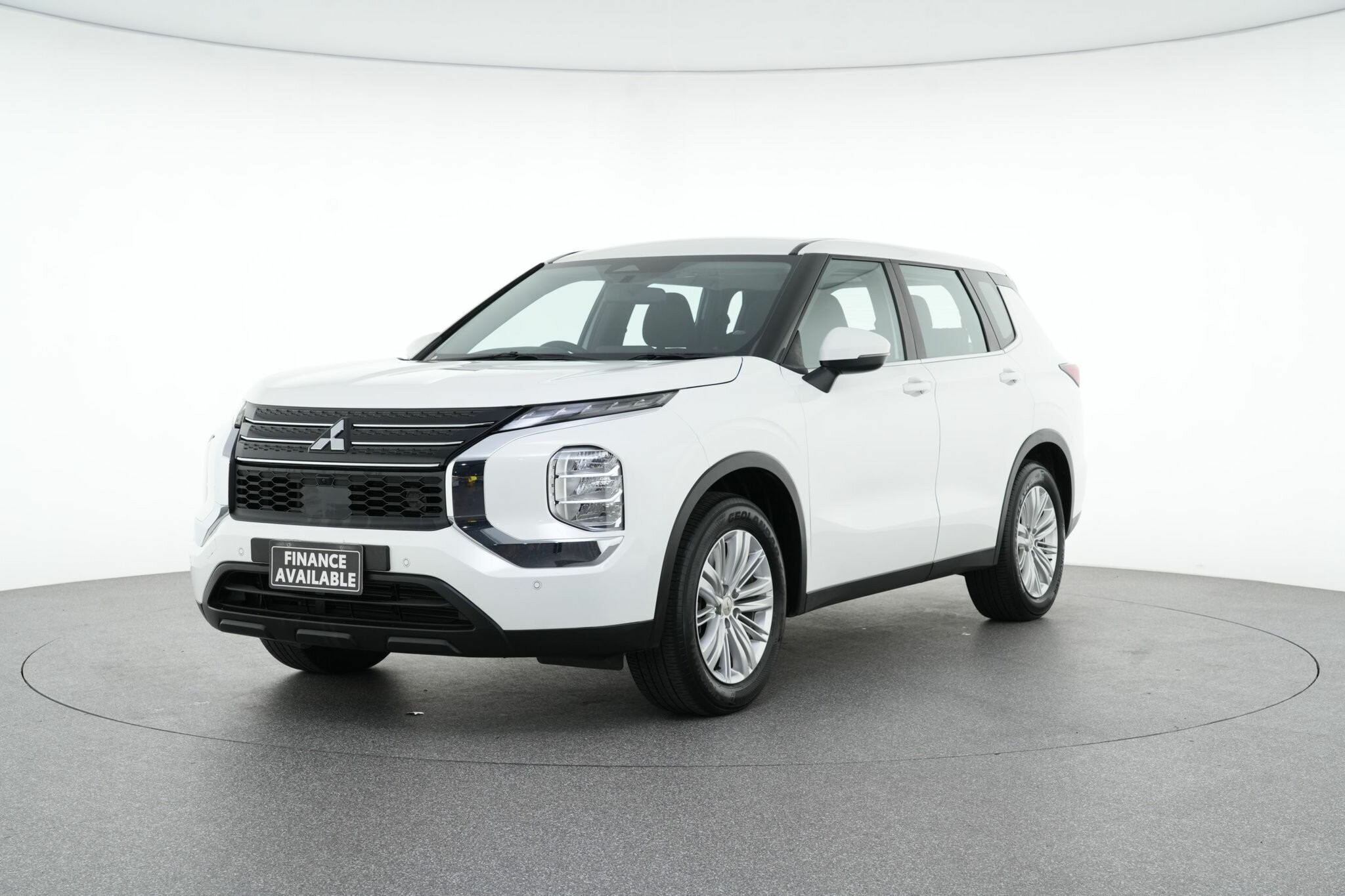 Mitsubishi Outlander image 4