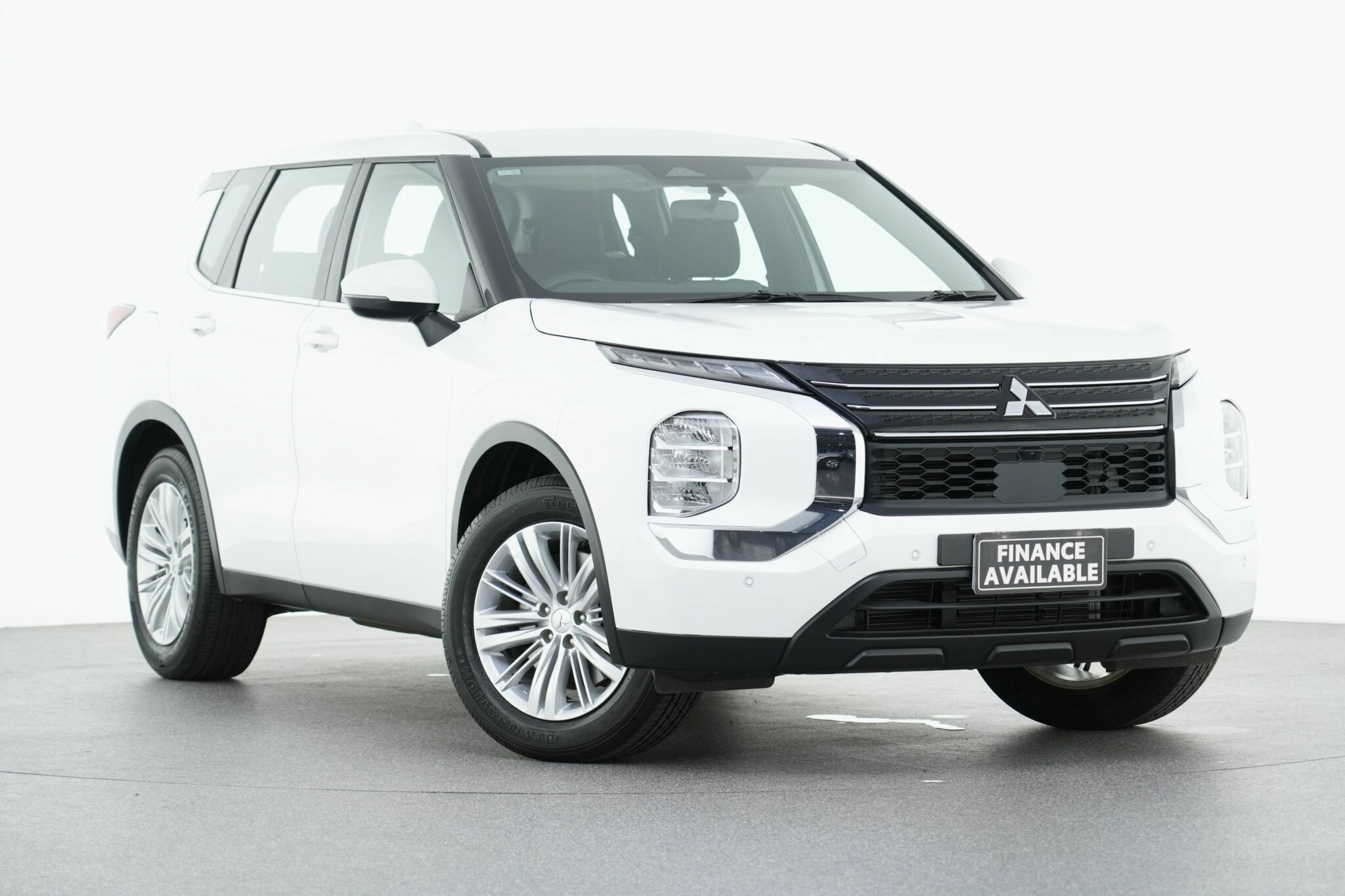 Mitsubishi Outlander image 1