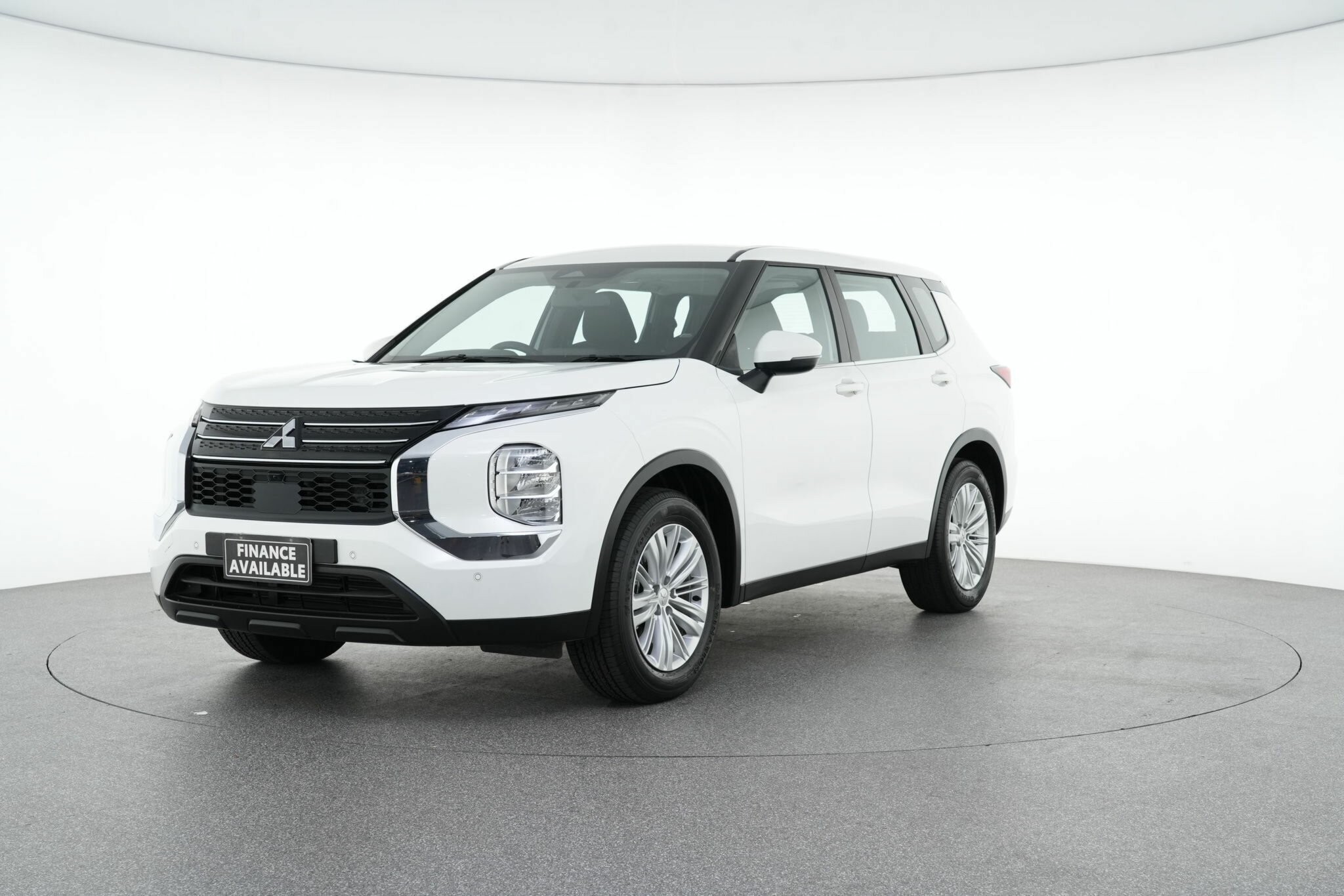 Mitsubishi Outlander image 4