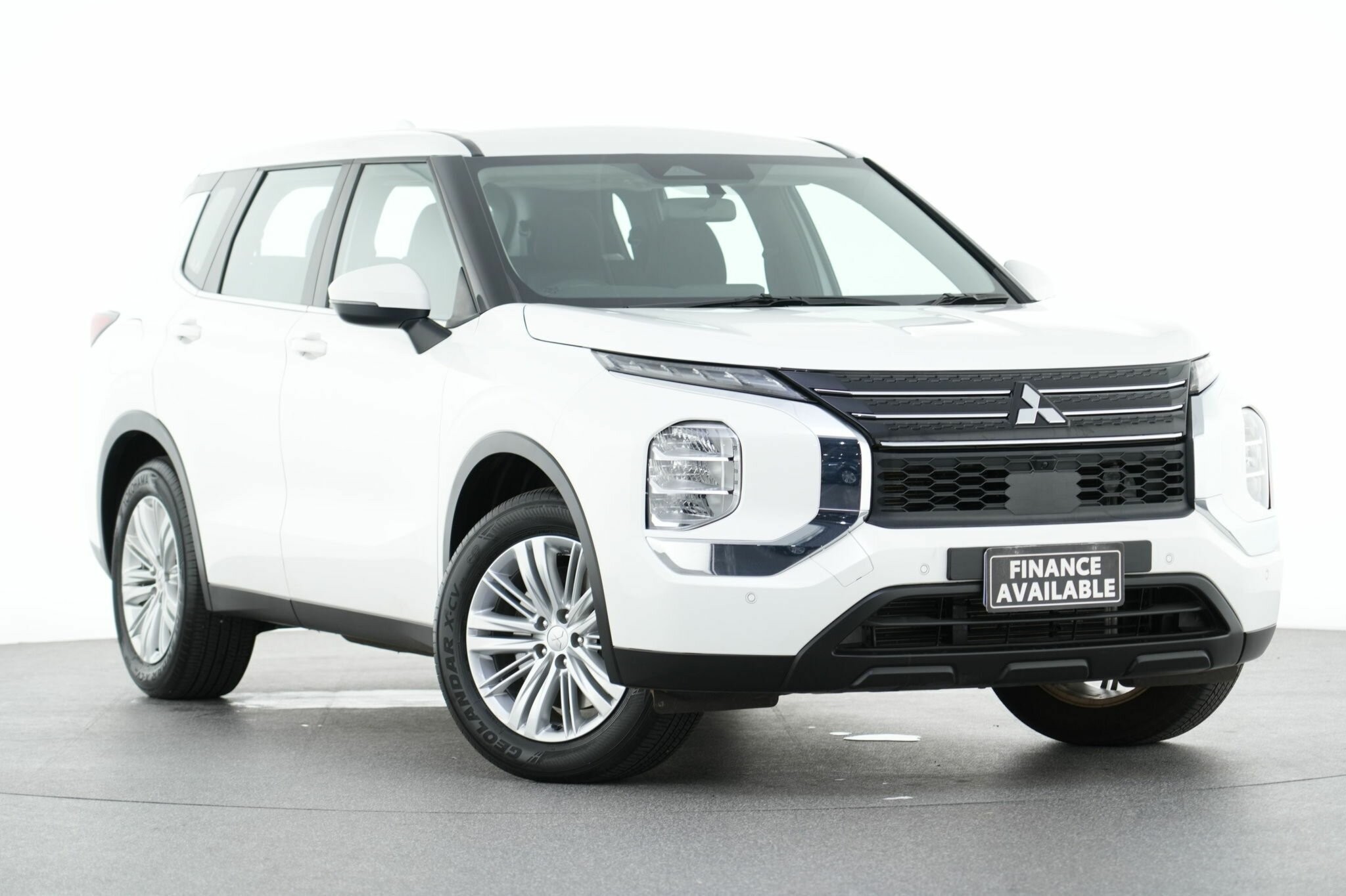 Mitsubishi Outlander image 1