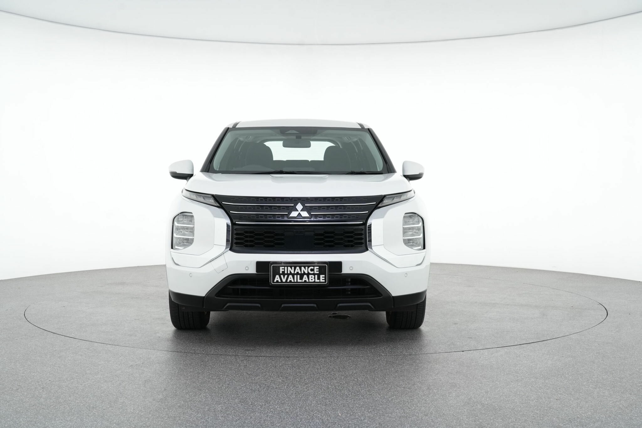 Mitsubishi Outlander image 3