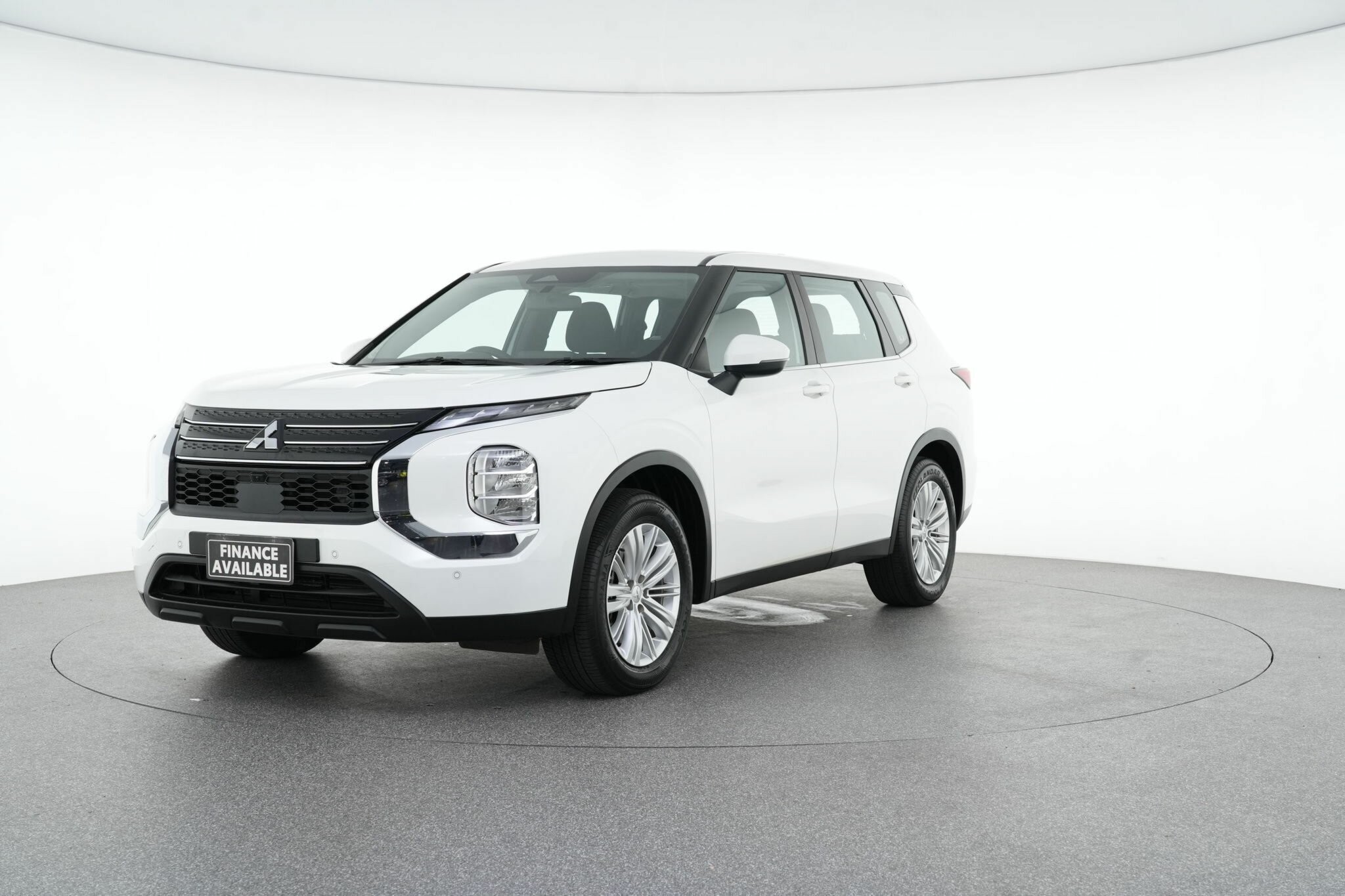 Mitsubishi Outlander image 4