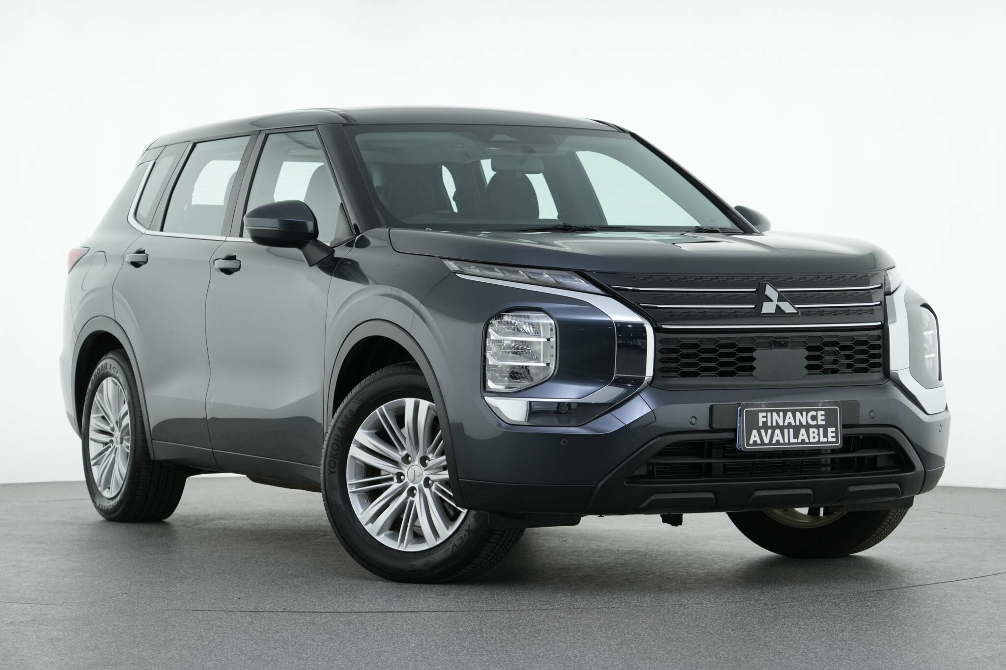 Mitsubishi Outlander image 1