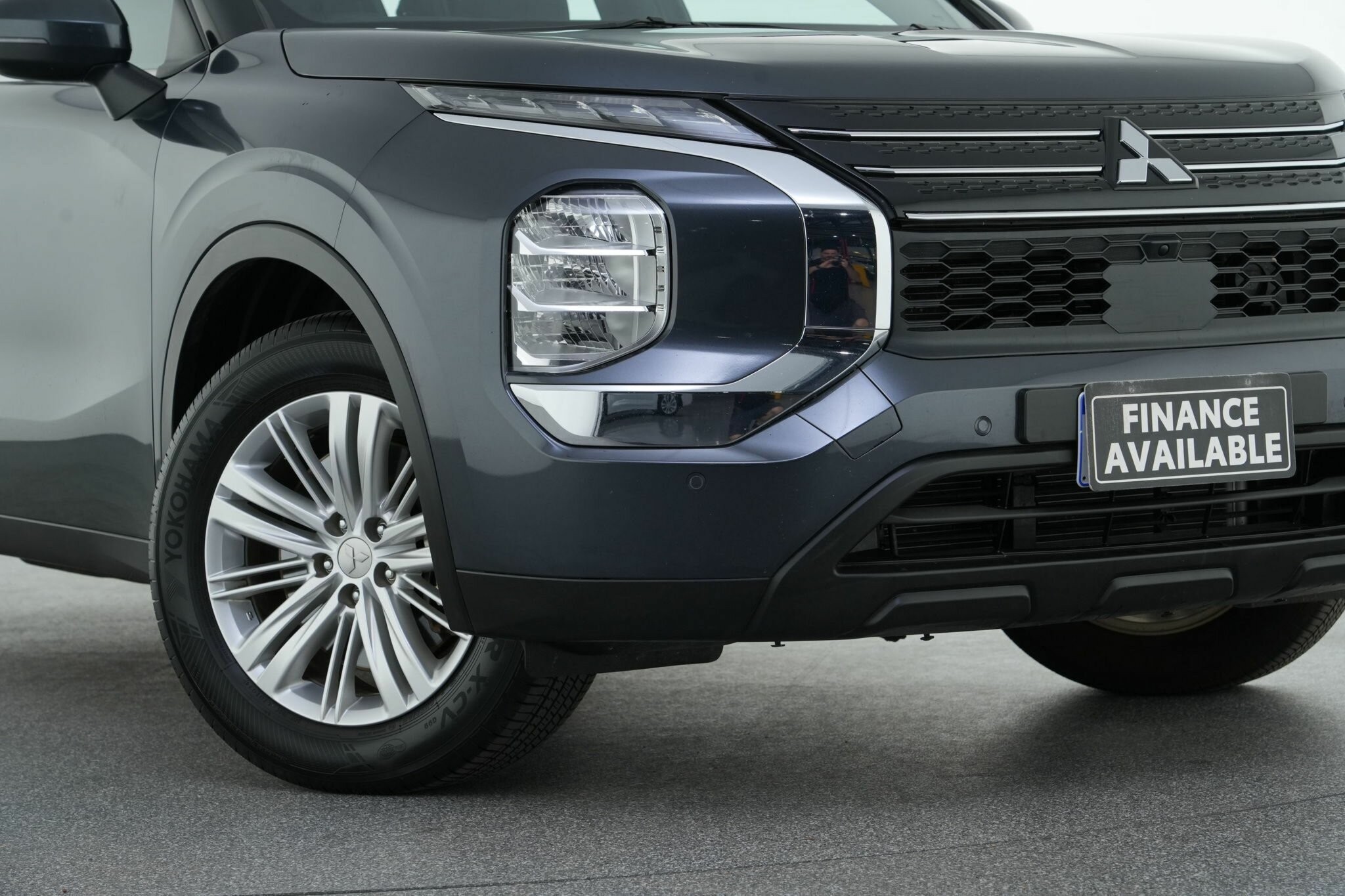 Mitsubishi Outlander image 2