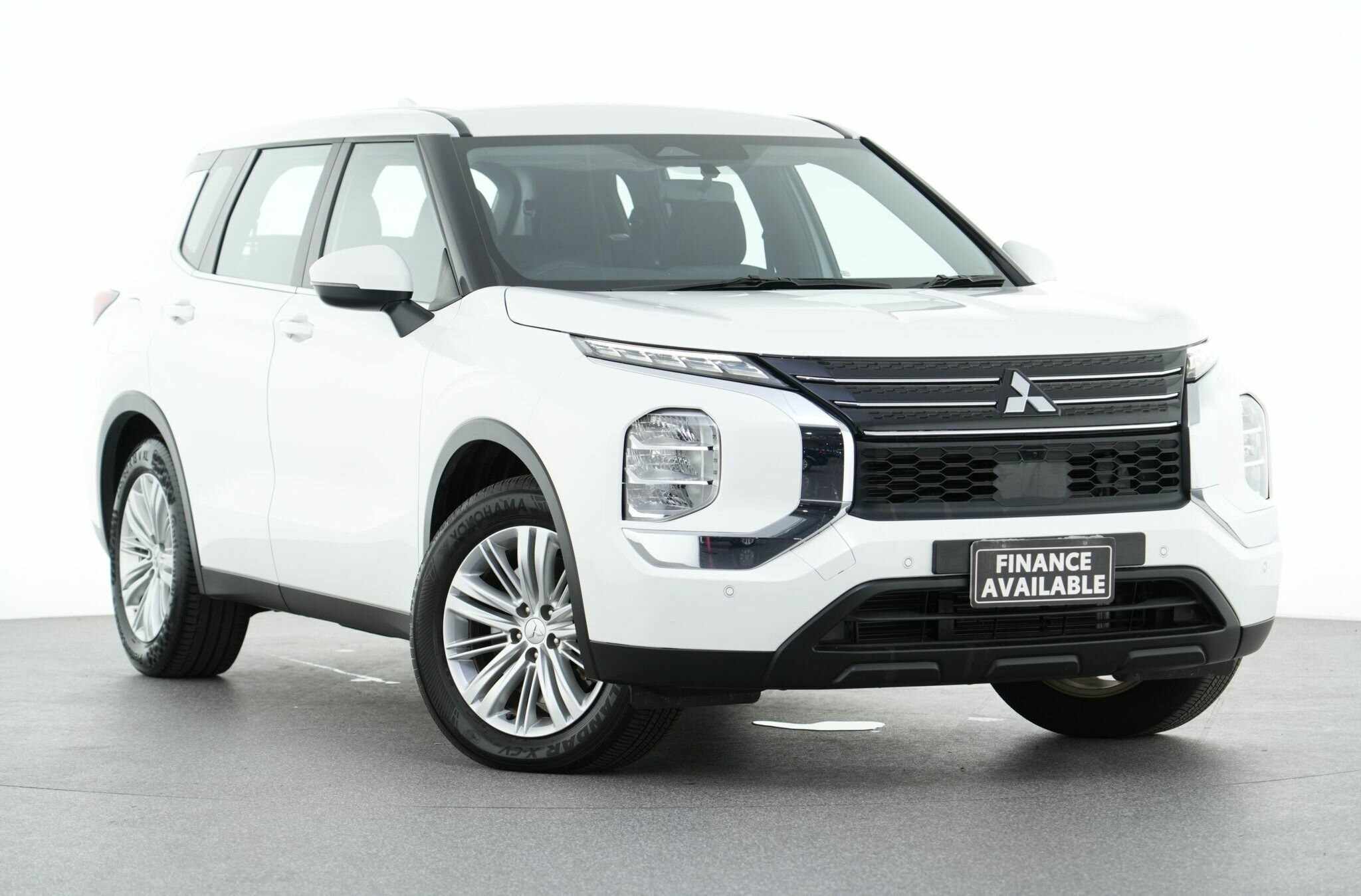 Mitsubishi Outlander image 1