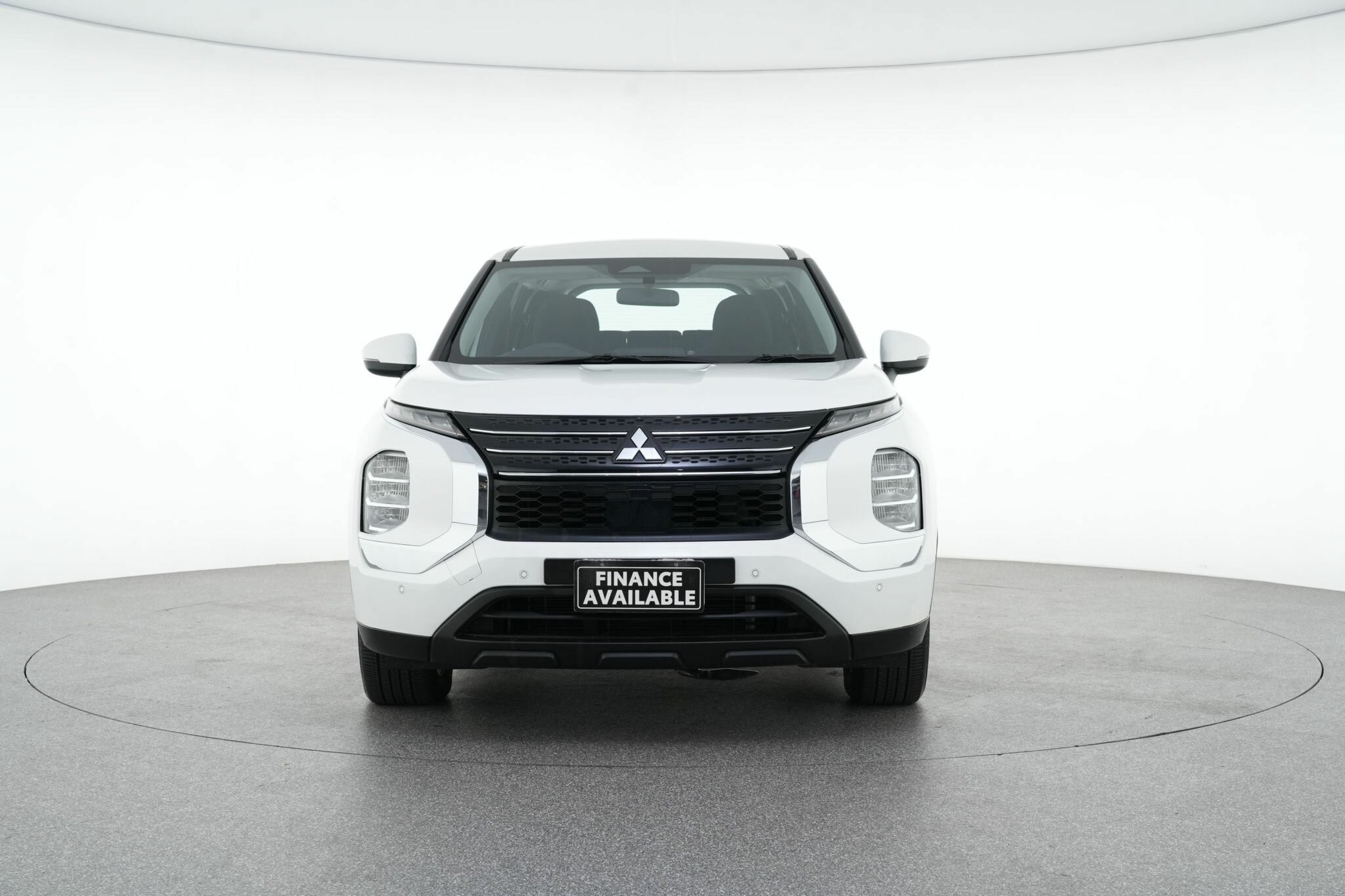 Mitsubishi Outlander image 3