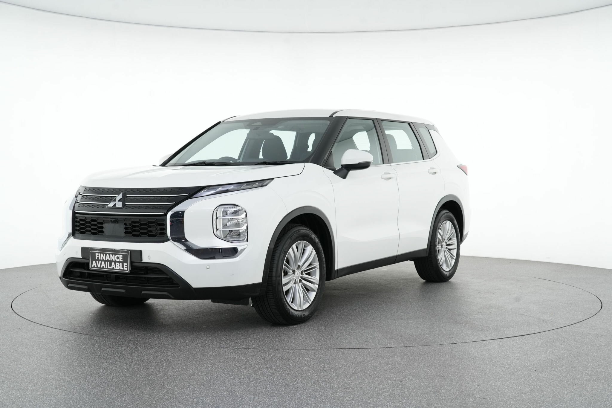 Mitsubishi Outlander image 4