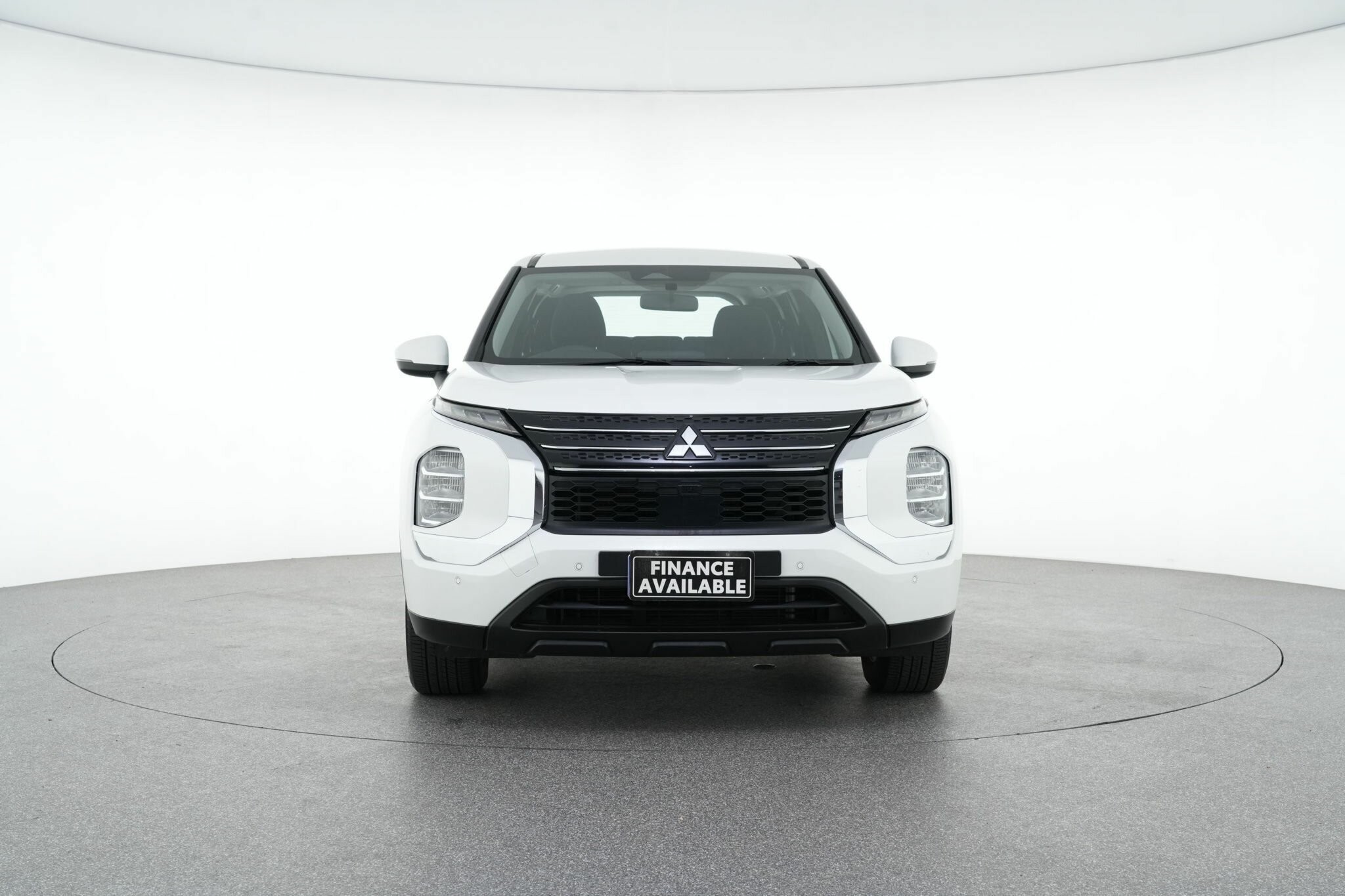 Mitsubishi Outlander image 3