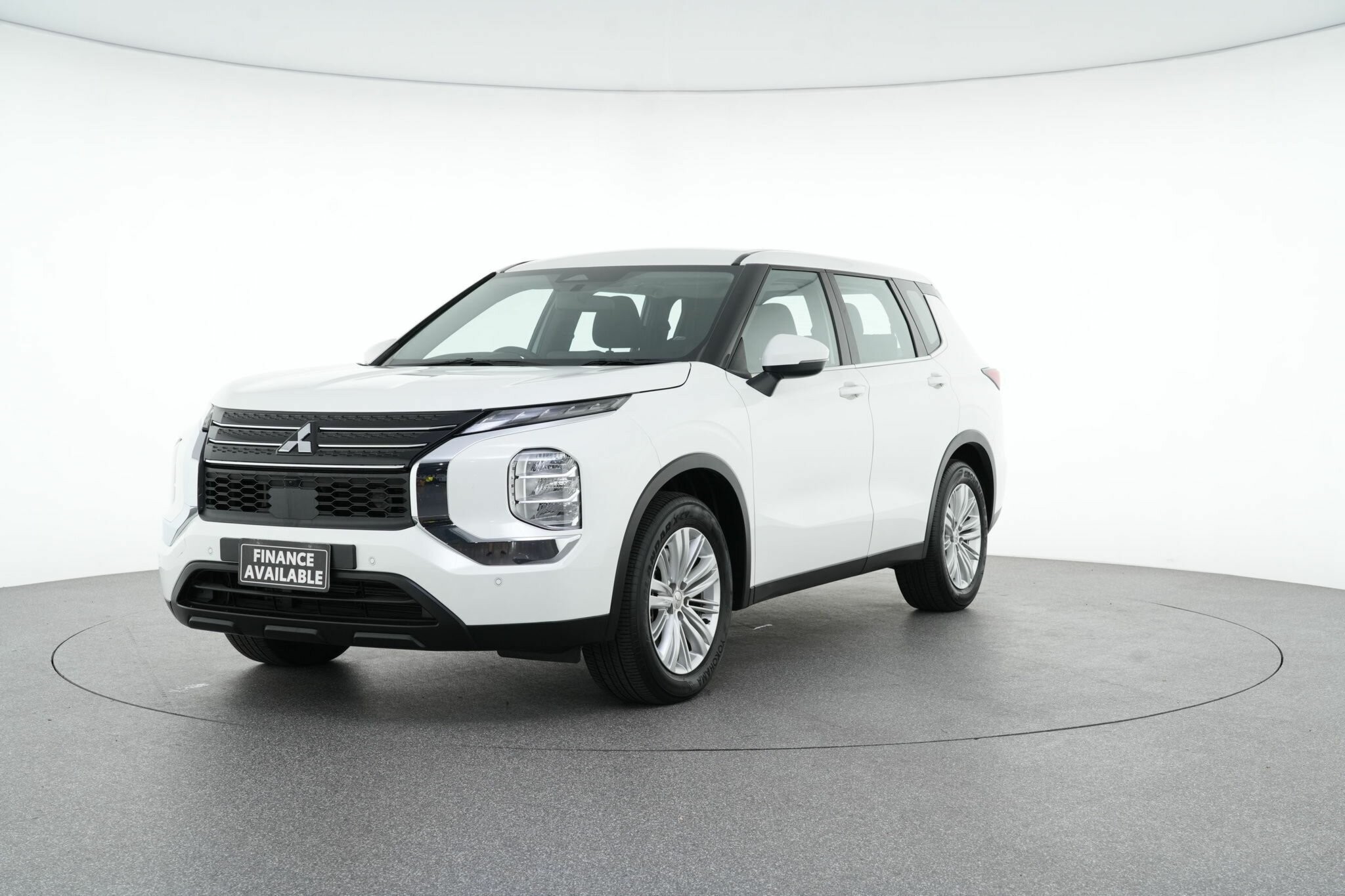 Mitsubishi Outlander image 4