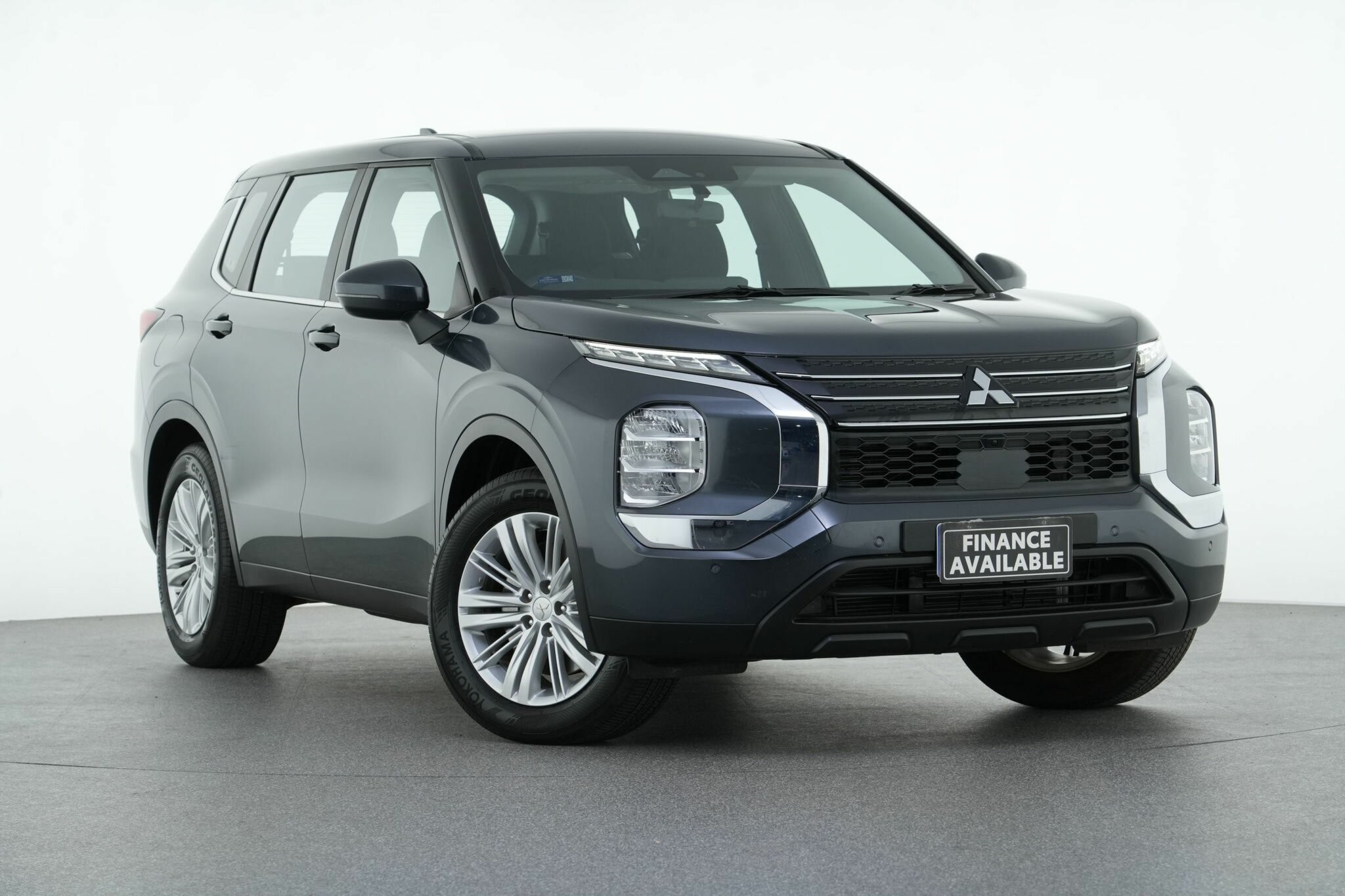 Mitsubishi Outlander image 1