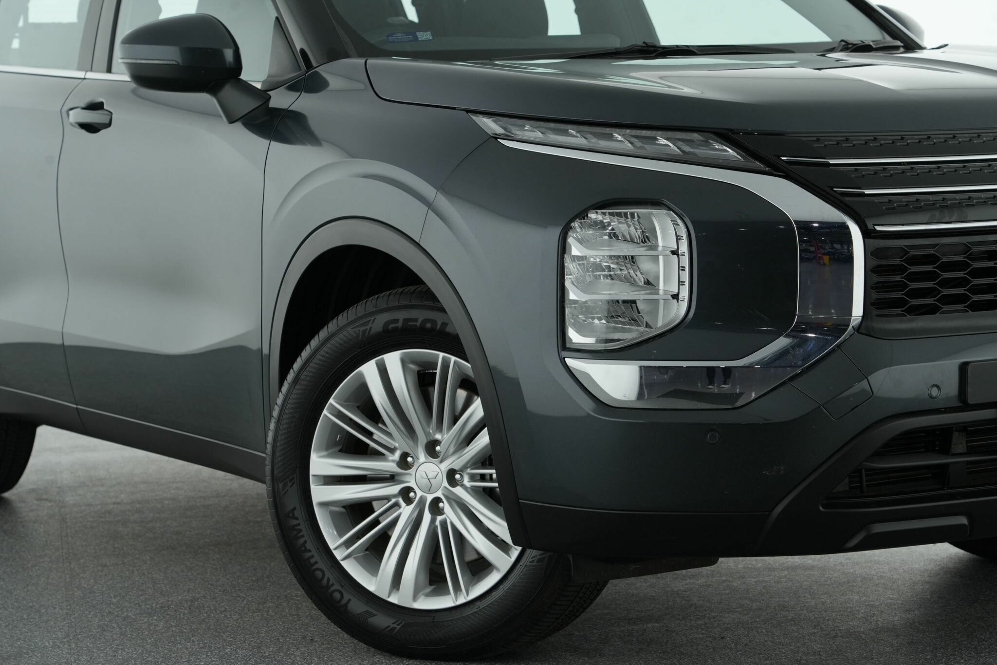 Mitsubishi Outlander image 2