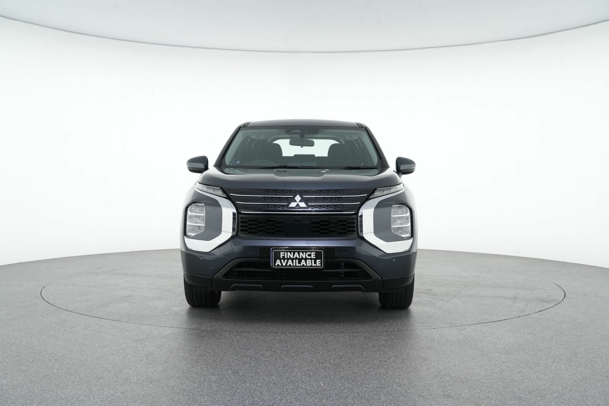 Mitsubishi Outlander image 3