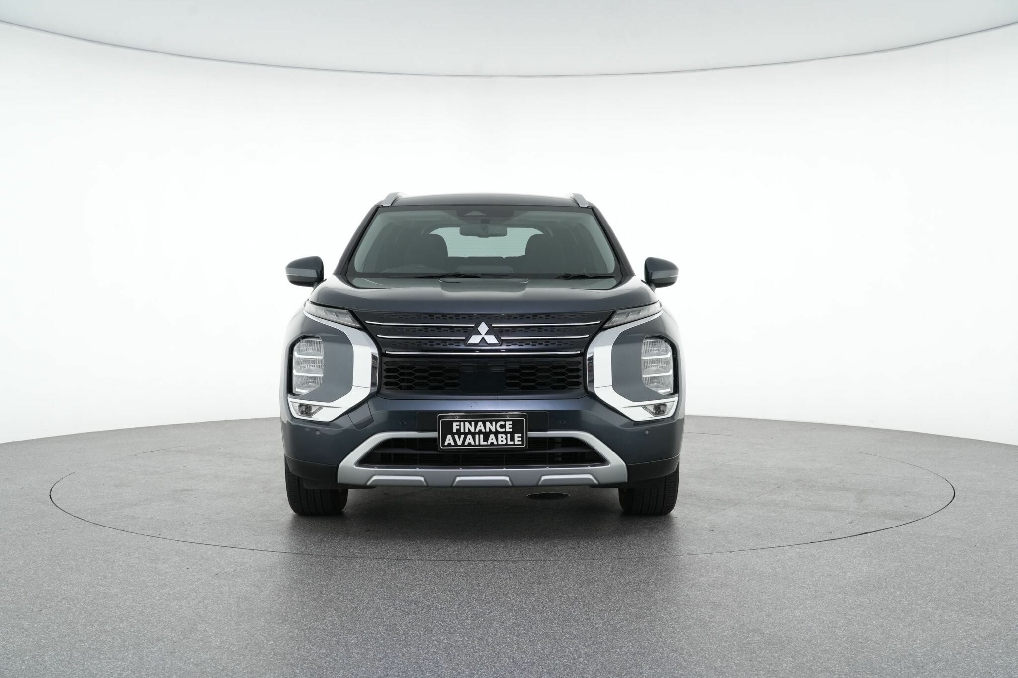 Mitsubishi Outlander image 3