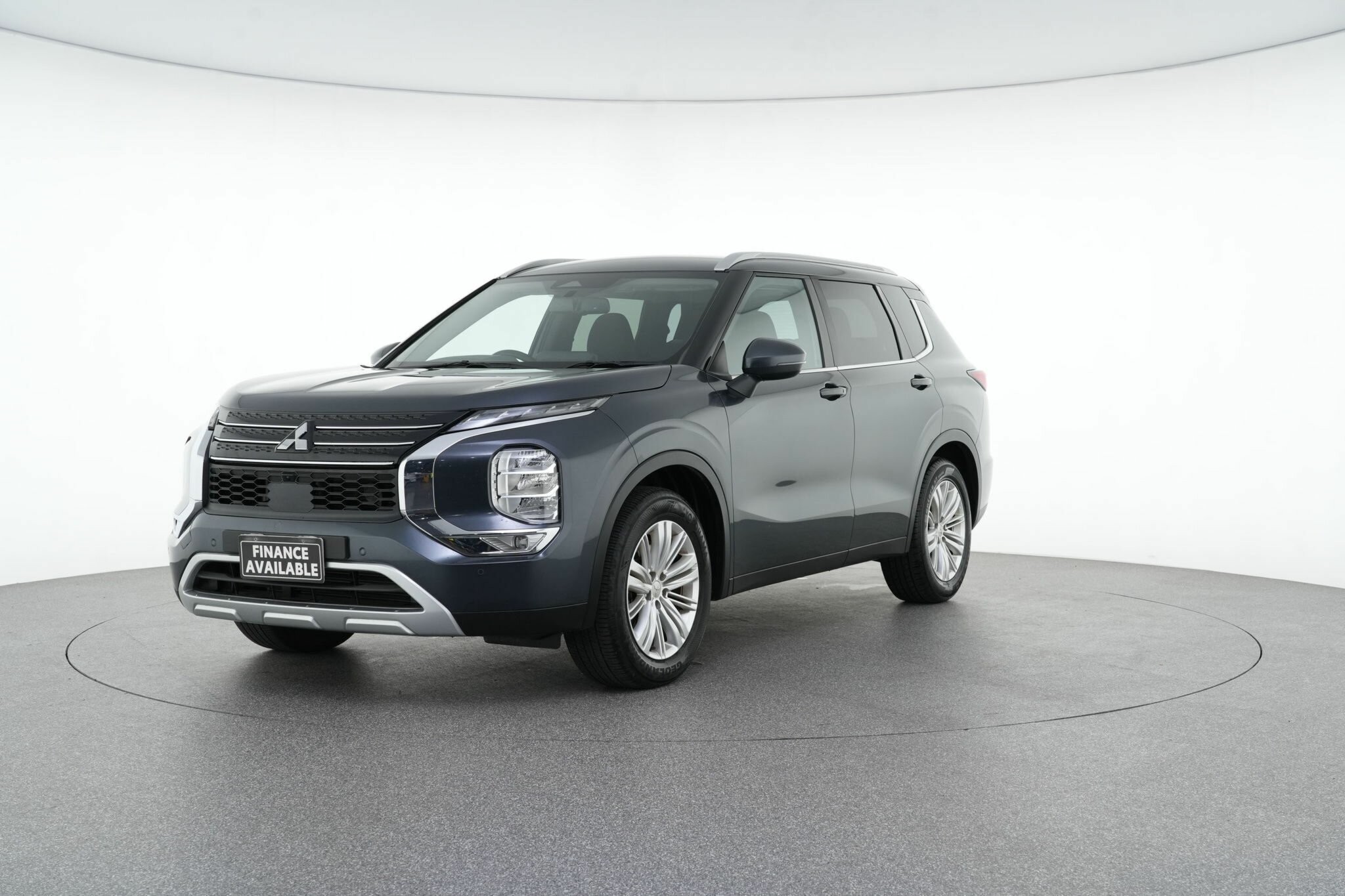 Mitsubishi Outlander image 4