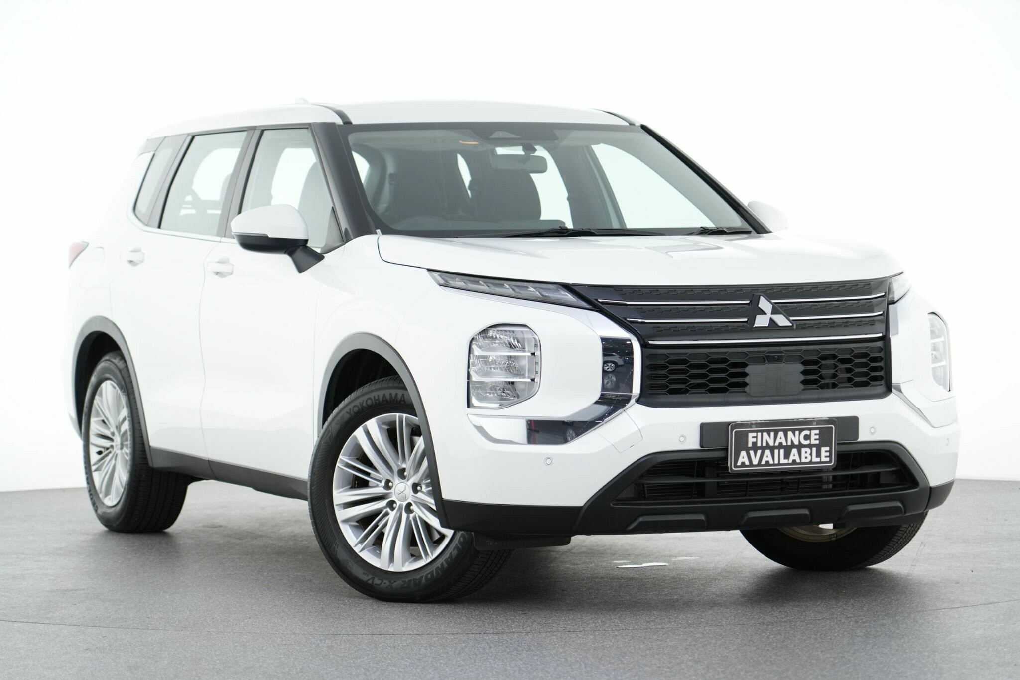 Mitsubishi Outlander image 1