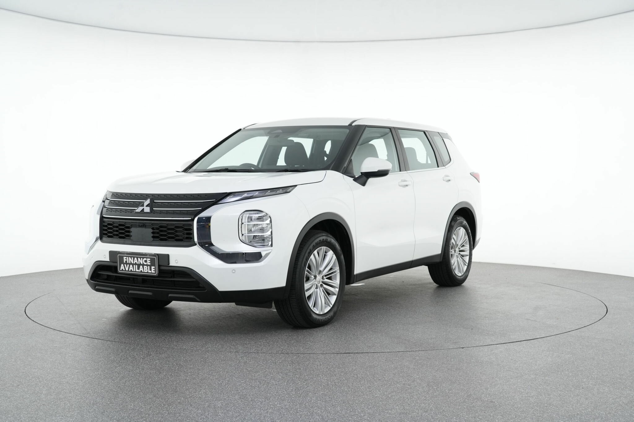 Mitsubishi Outlander image 4