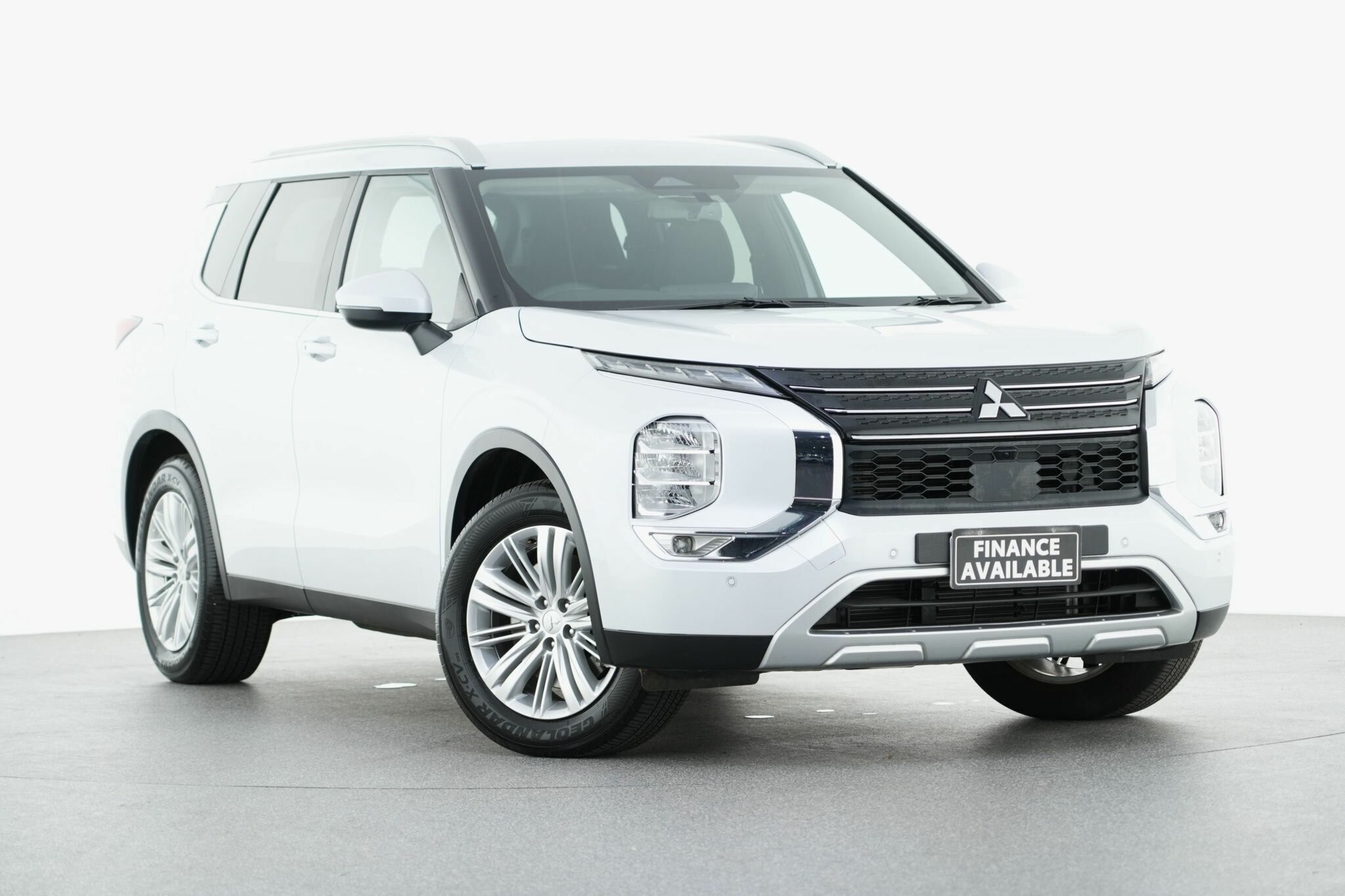 Mitsubishi Outlander image 1