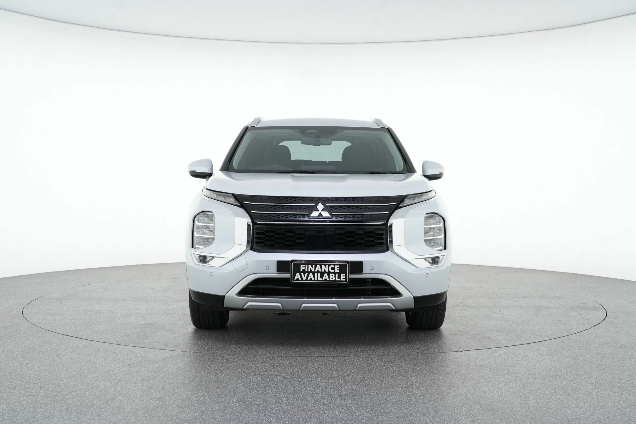 Mitsubishi Outlander image 3