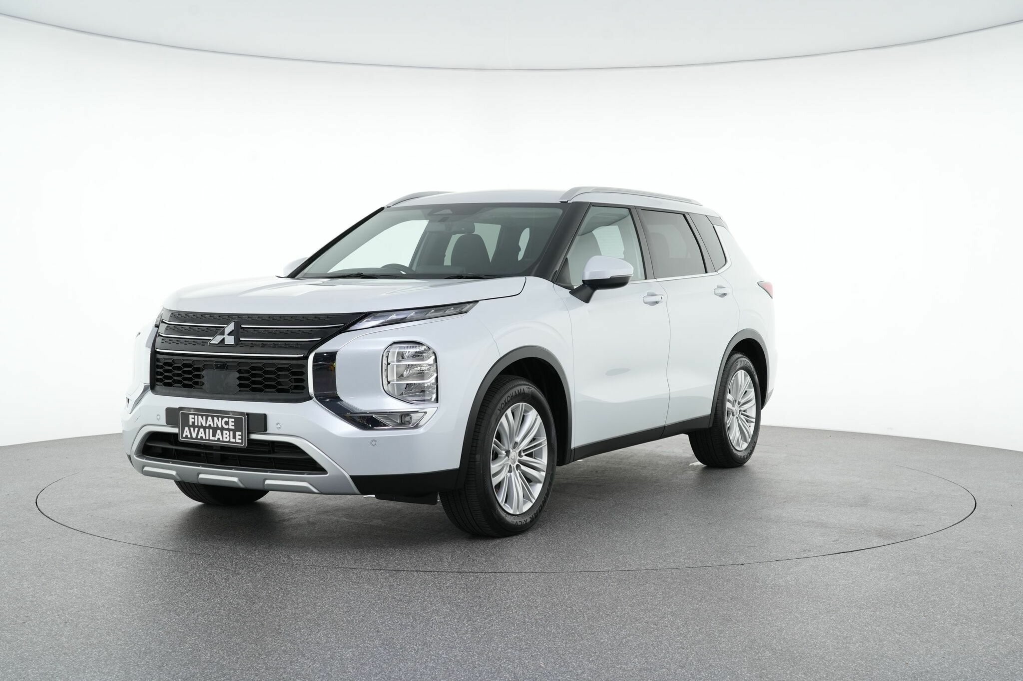 Mitsubishi Outlander image 4