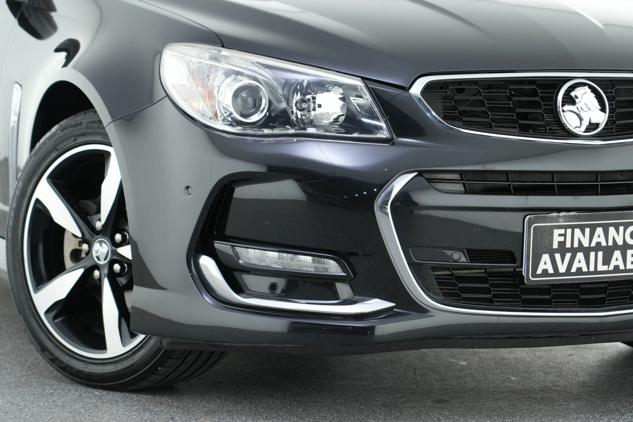 Holden Commodore image 2