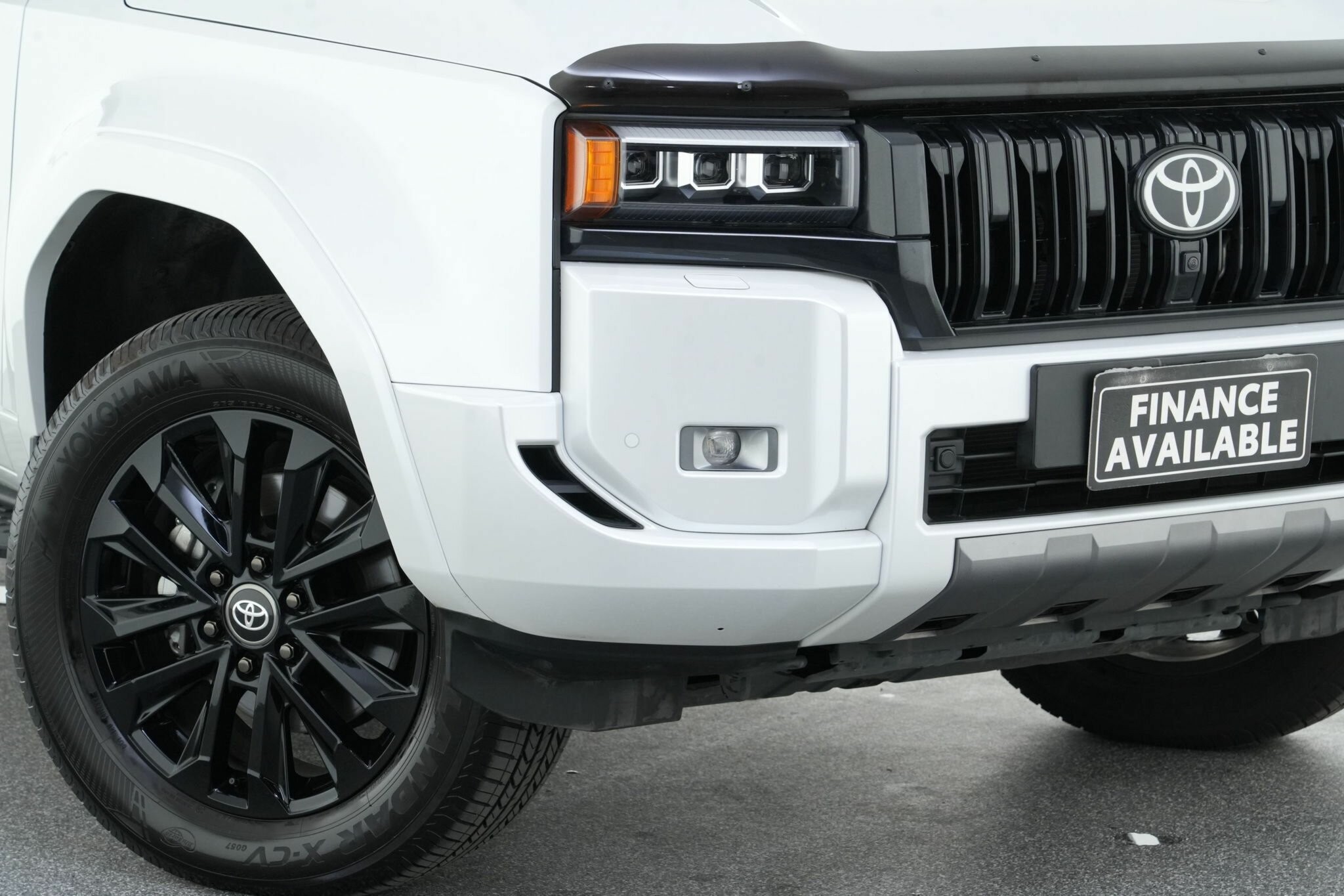 Toyota Landcruiser Prado image 2