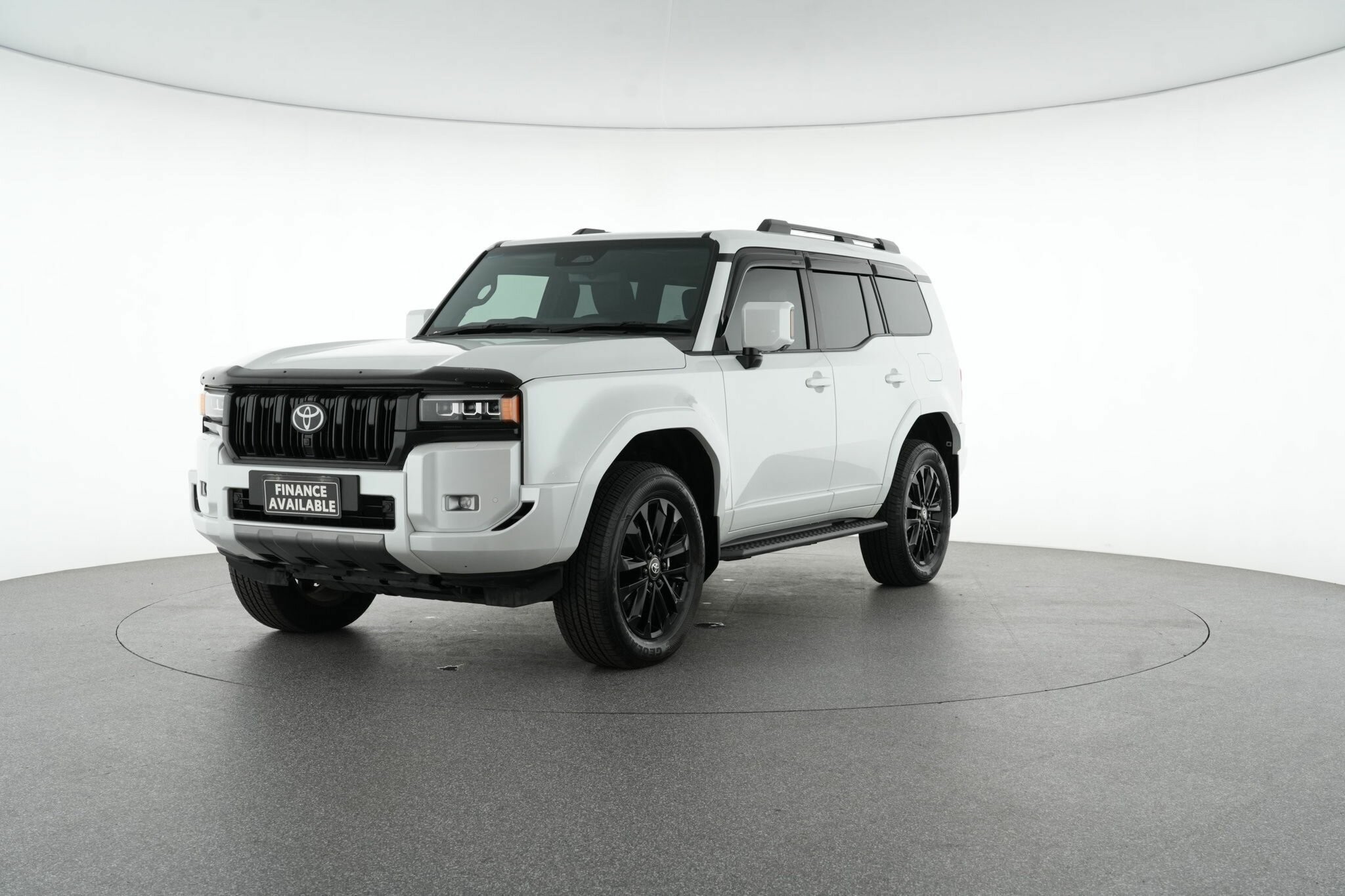 Toyota Landcruiser Prado image 4