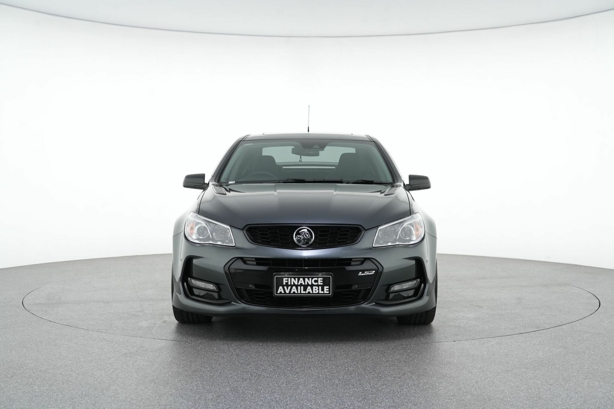 Holden Commodore image 3